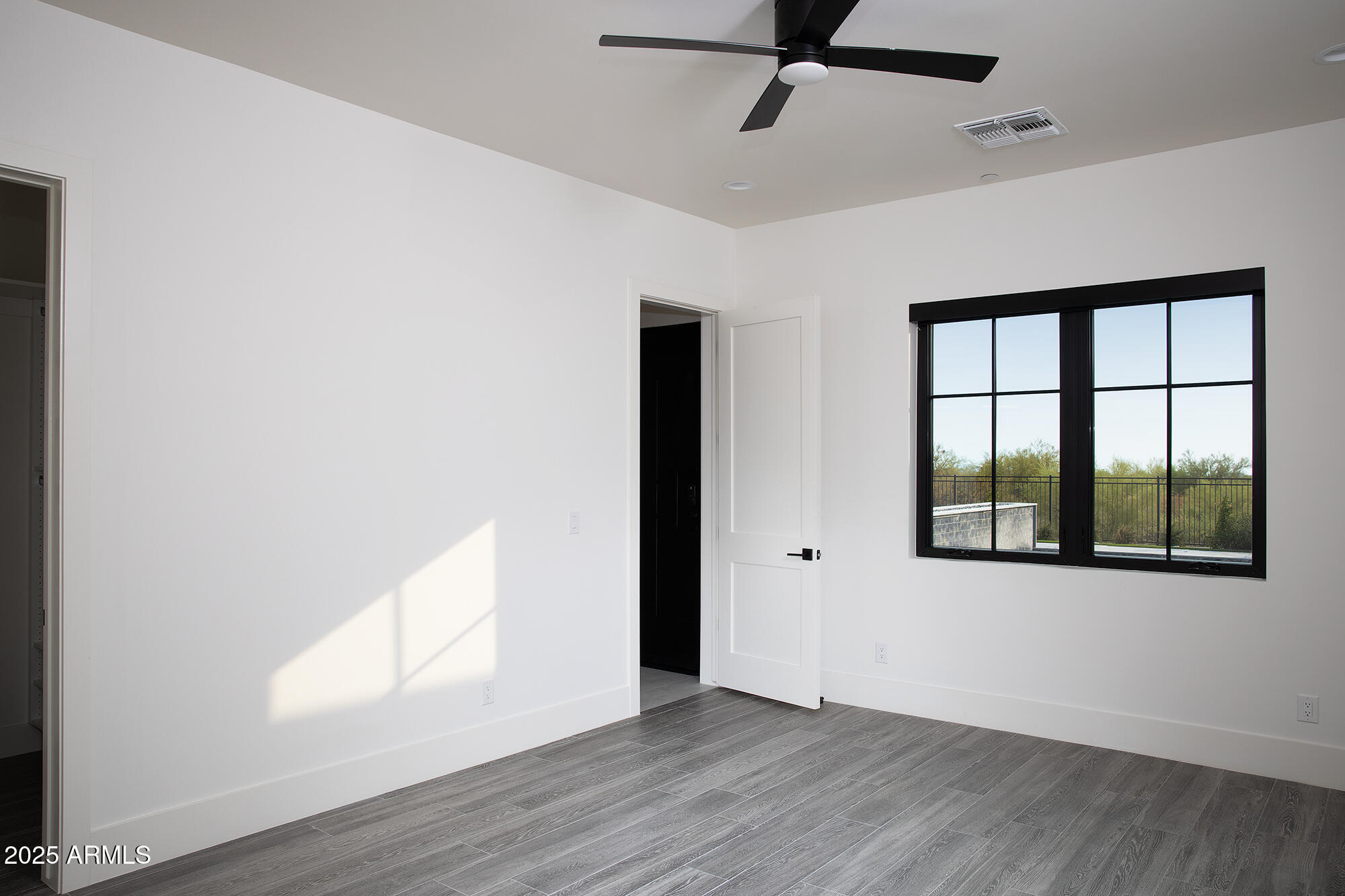 WHISPER ROCK UNIT 3 - Residential