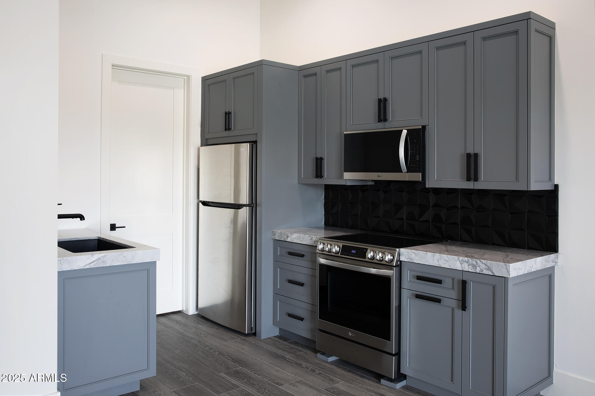 WHISPER ROCK UNIT 3 - Residential