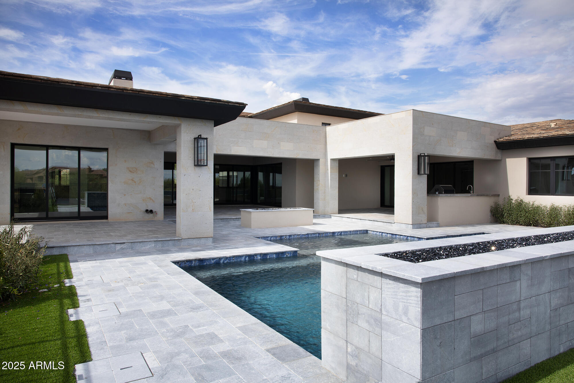 WHISPER ROCK UNIT 3 - Residential