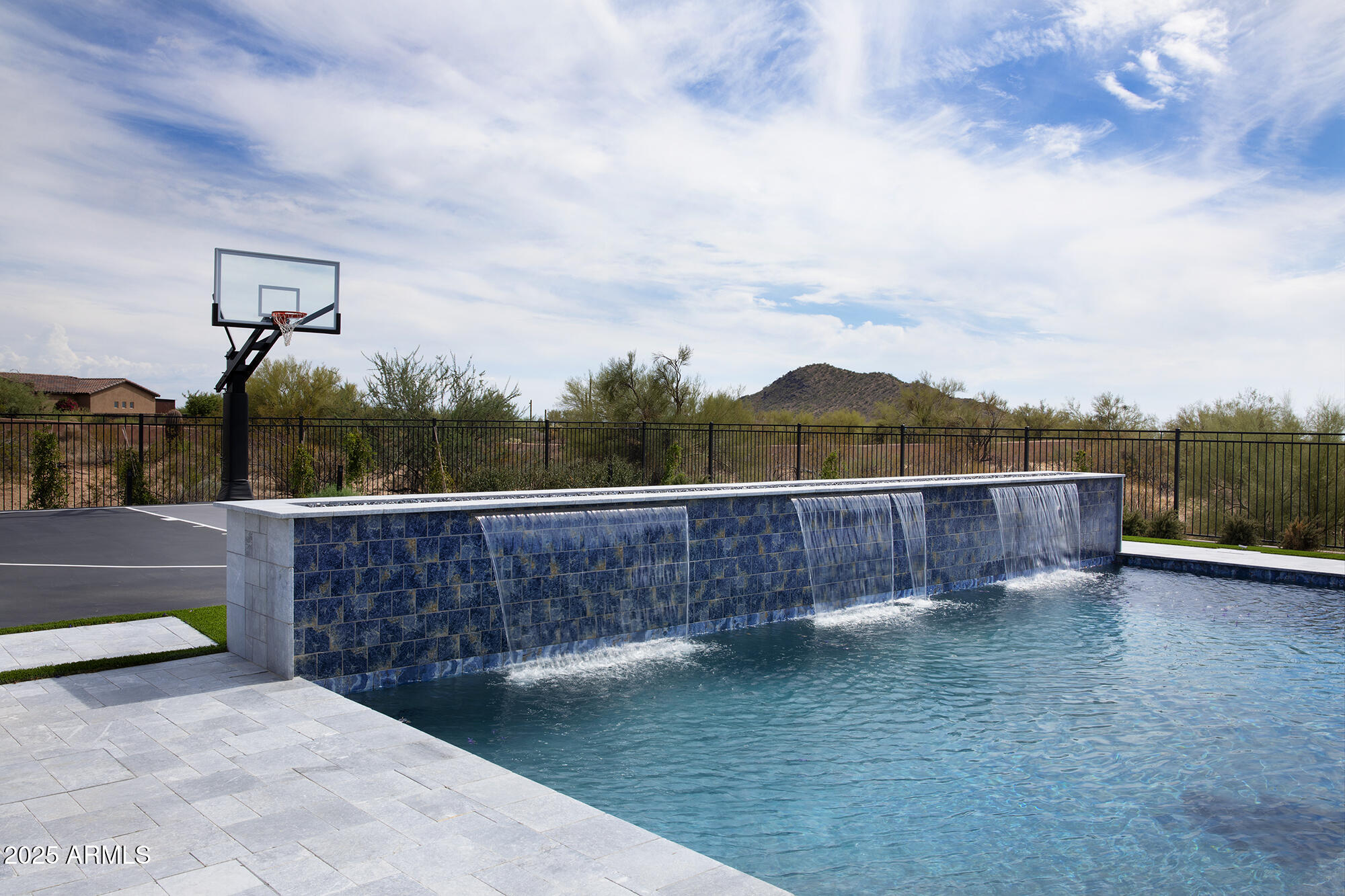 WHISPER ROCK UNIT 3 - Residential