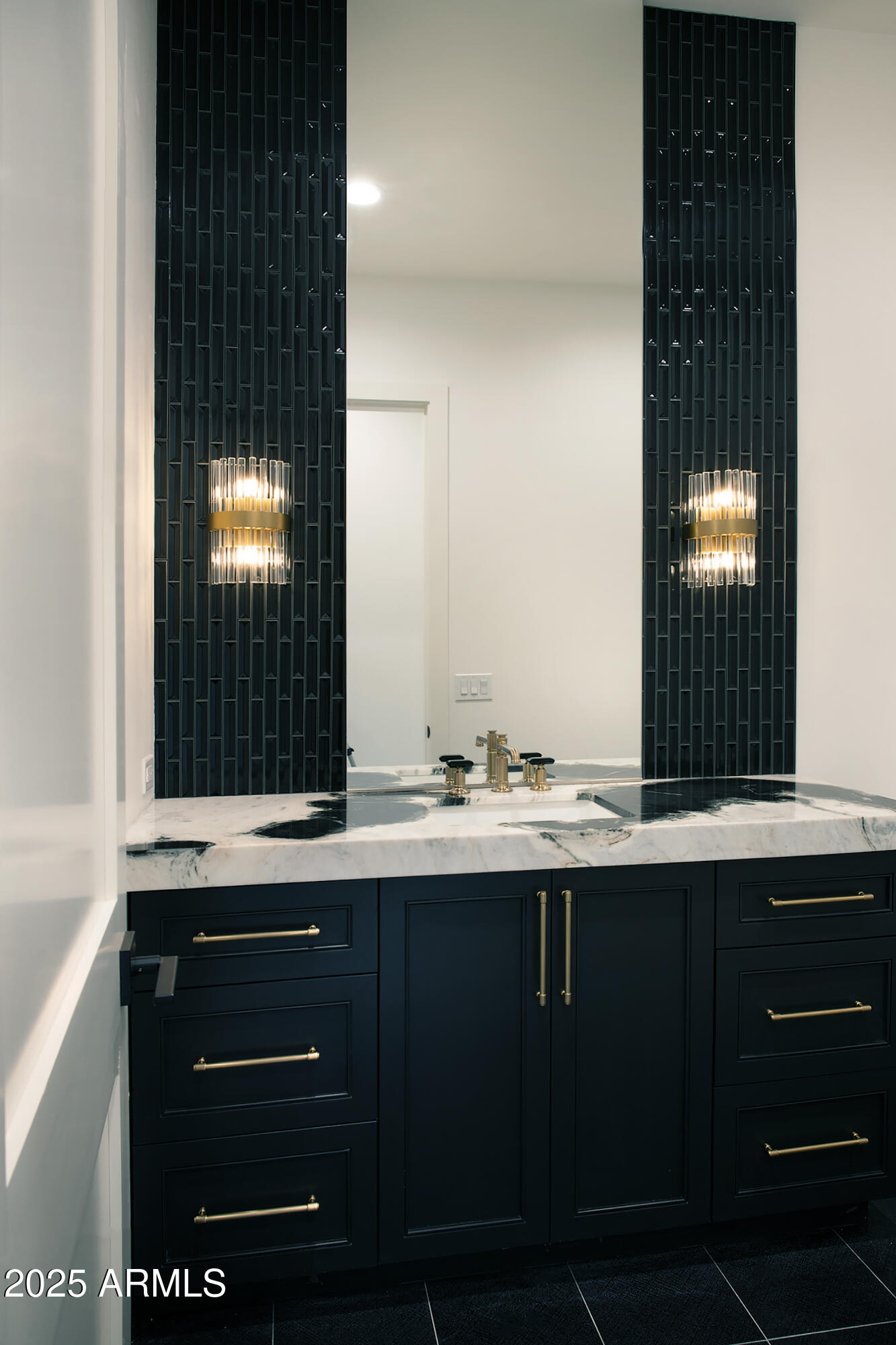 WHISPER ROCK UNIT 3 - Residential