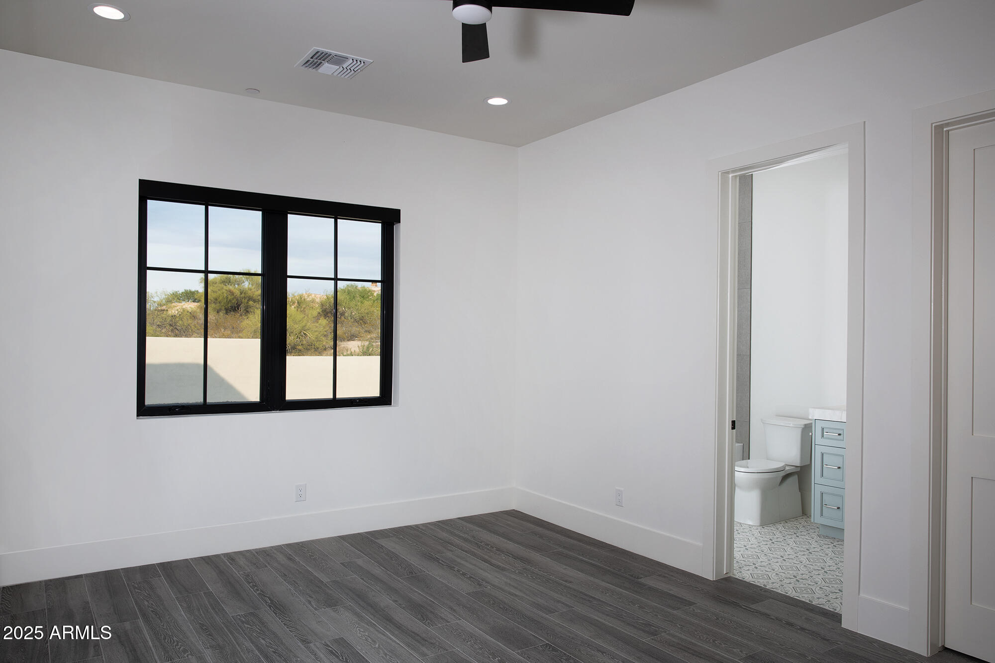 WHISPER ROCK UNIT 3 - Residential