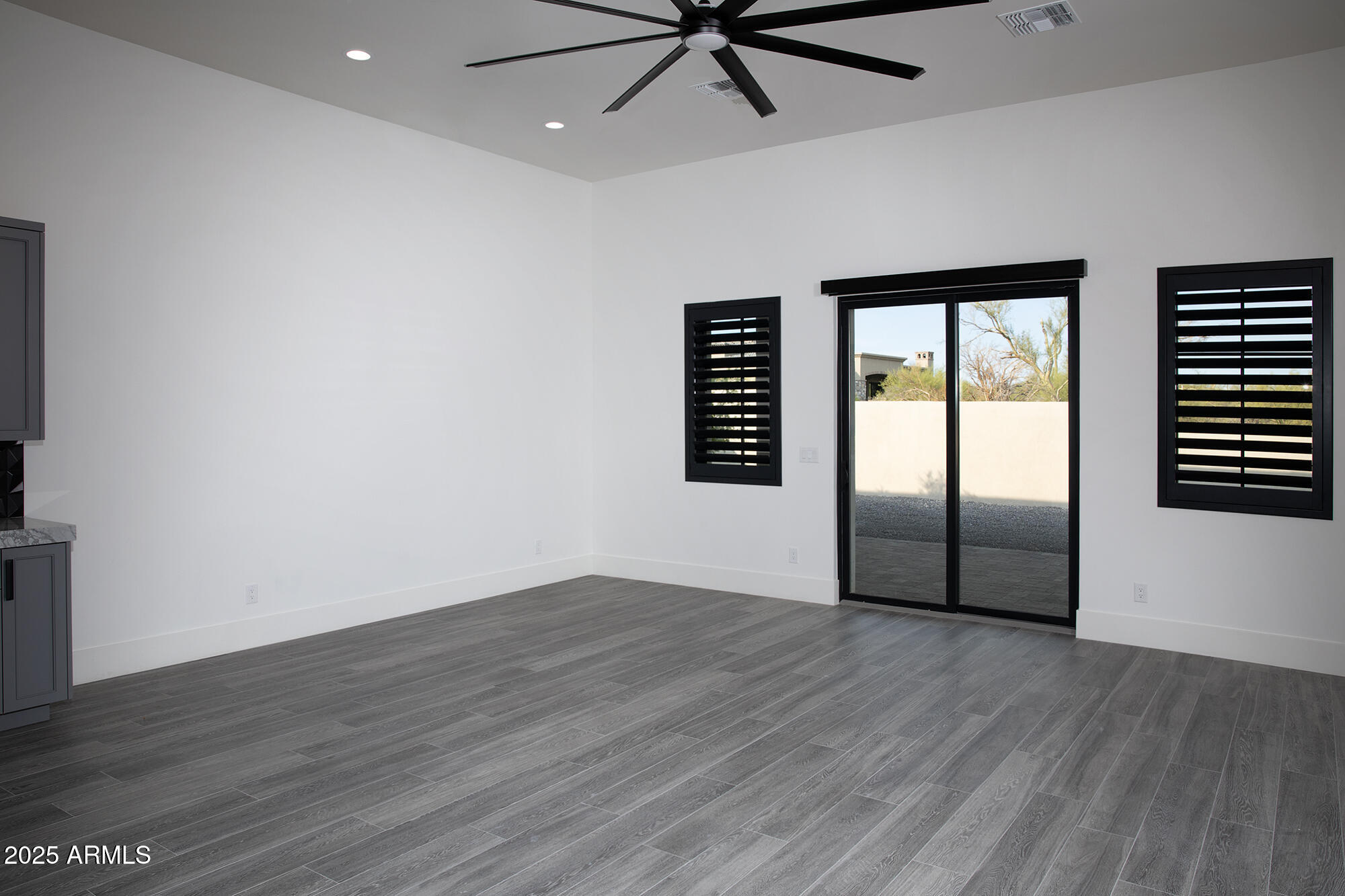 WHISPER ROCK UNIT 3 - Residential