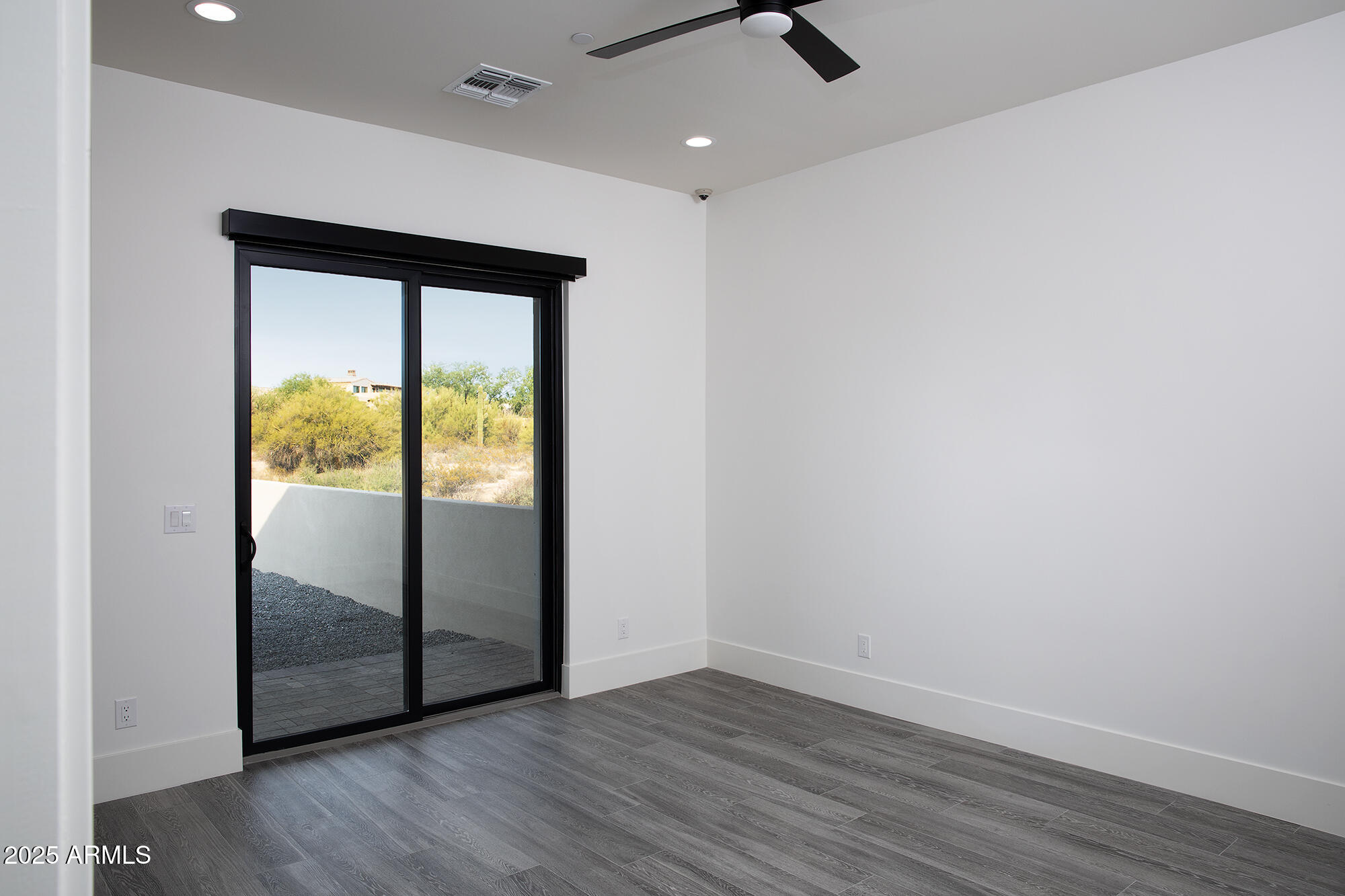 WHISPER ROCK UNIT 3 - Residential
