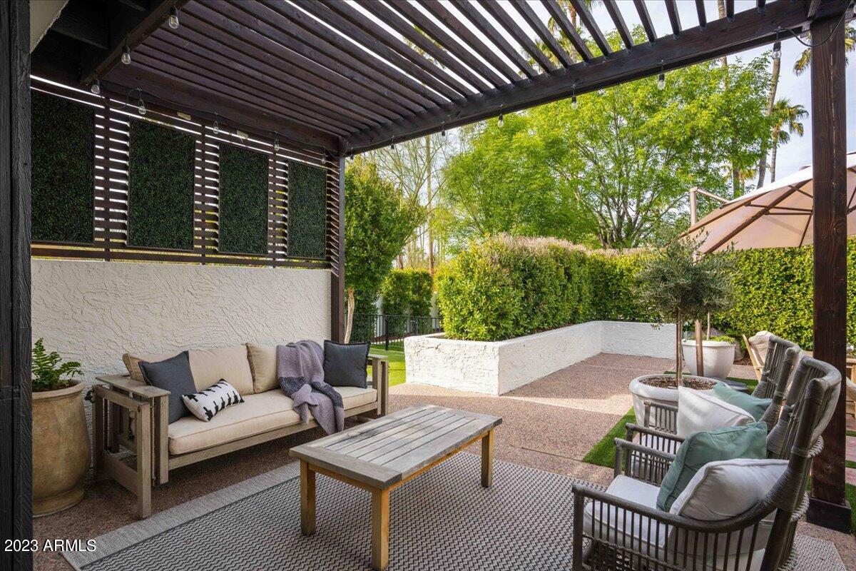 CAMELBACK COUNTRY CLUB ESTATES - Residential