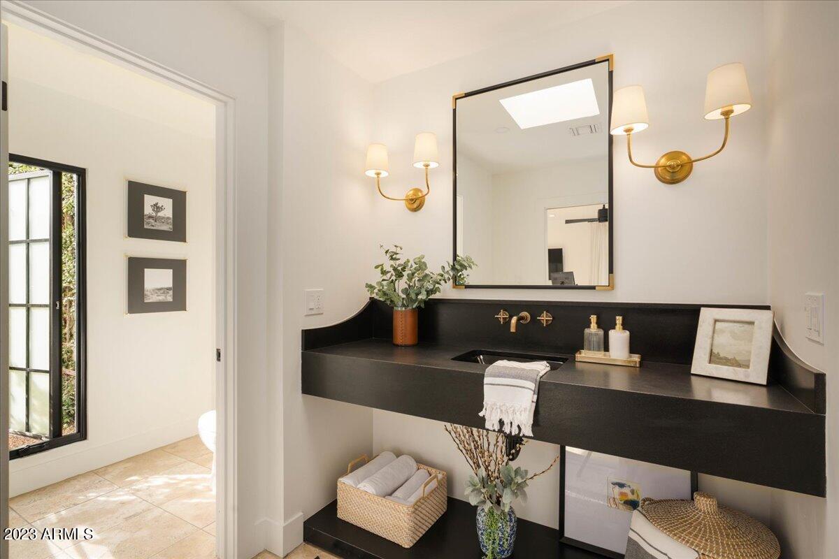 CAMELBACK COUNTRY CLUB ESTATES - Residential