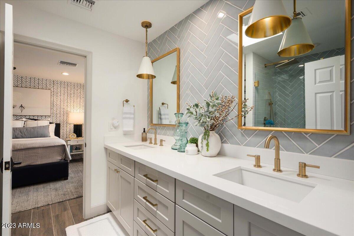 CAMELBACK COUNTRY CLUB ESTATES - Residential