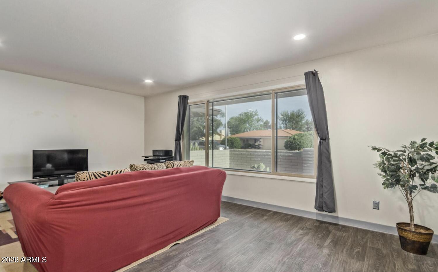 TEMPE ROYAL PALMS UNIT 6 - Residential Lease
