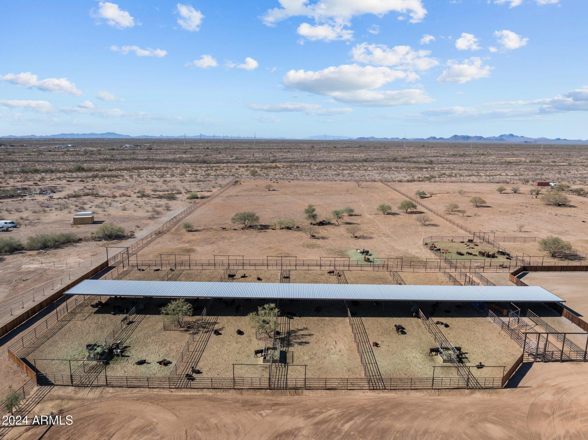 20 ACRES  FULL HORSE SET-UP MAIN HOUSE PLUS CASITA & POSSIBLE STUDIO APARTMENT - Residential