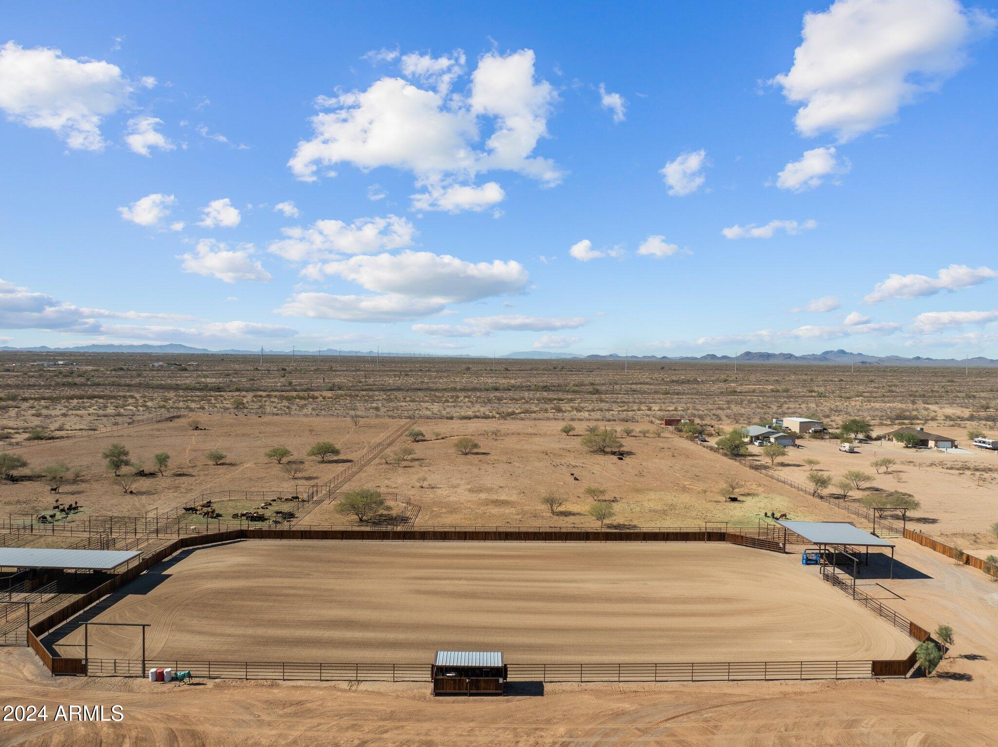 20 ACRES  FULL HORSE SET-UP MAIN HOUSE PLUS CASITA & POSSIBLE STUDIO APARTMENT - Residential