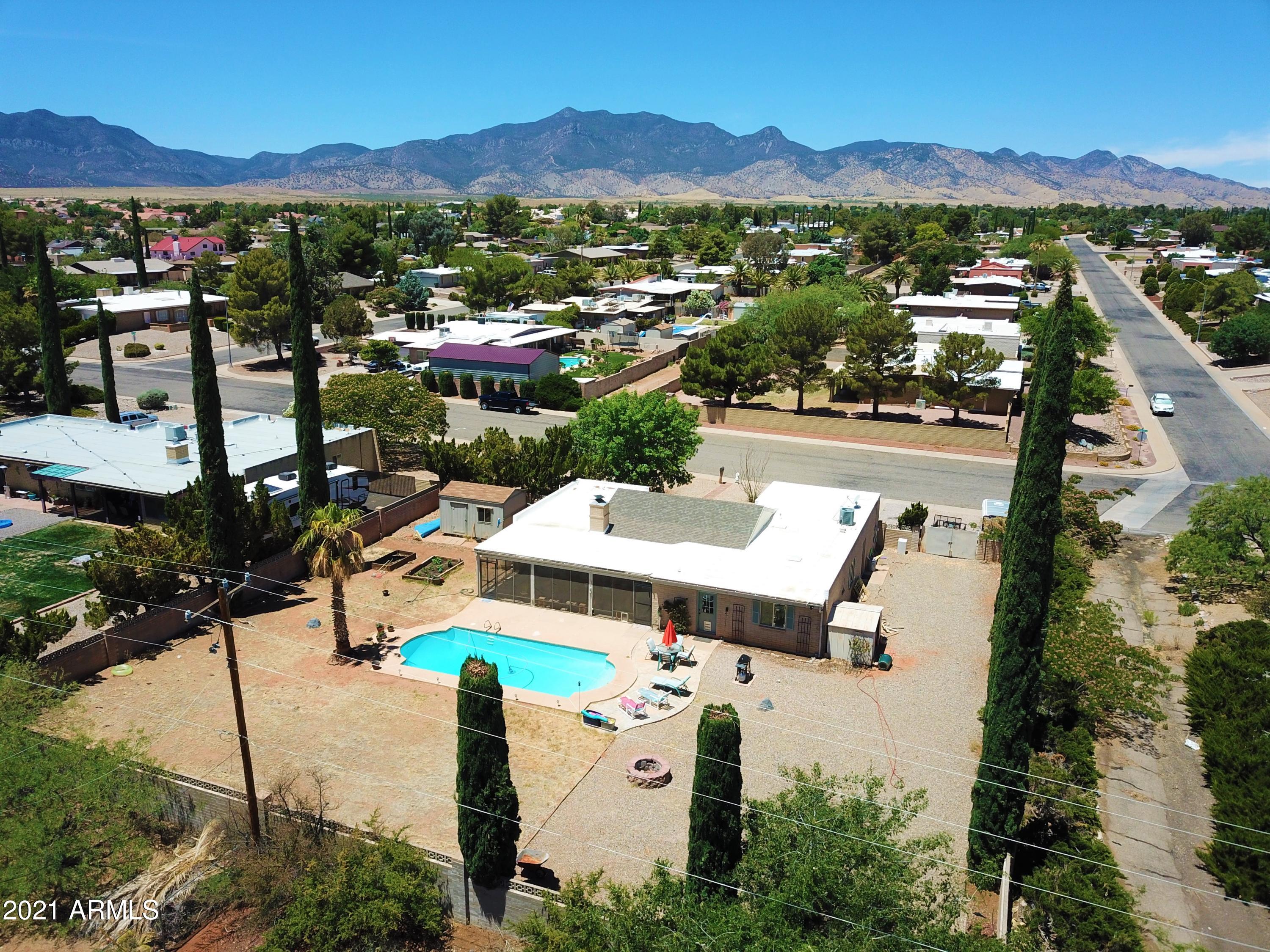 TOWN & COUNTRY ESTATES UNIT 6 - Residential