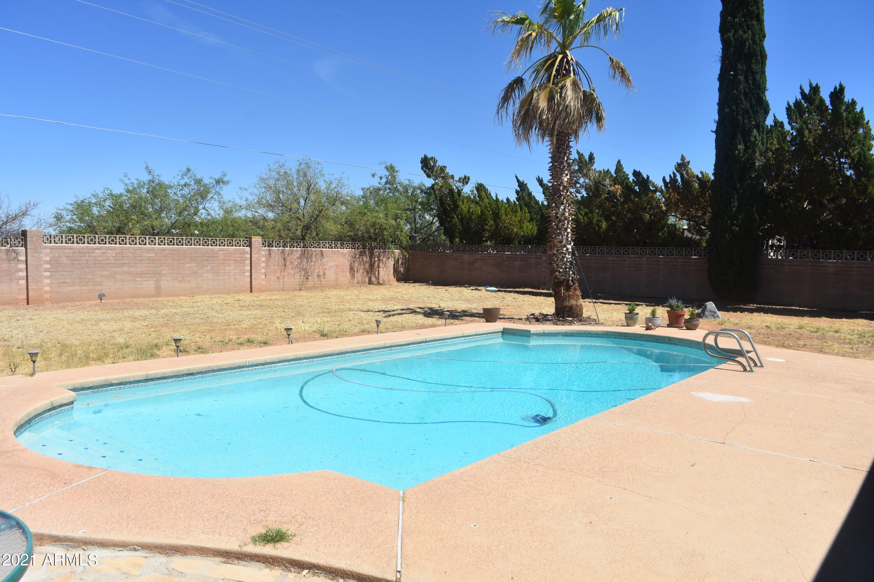 TOWN & COUNTRY ESTATES UNIT 6 - Residential