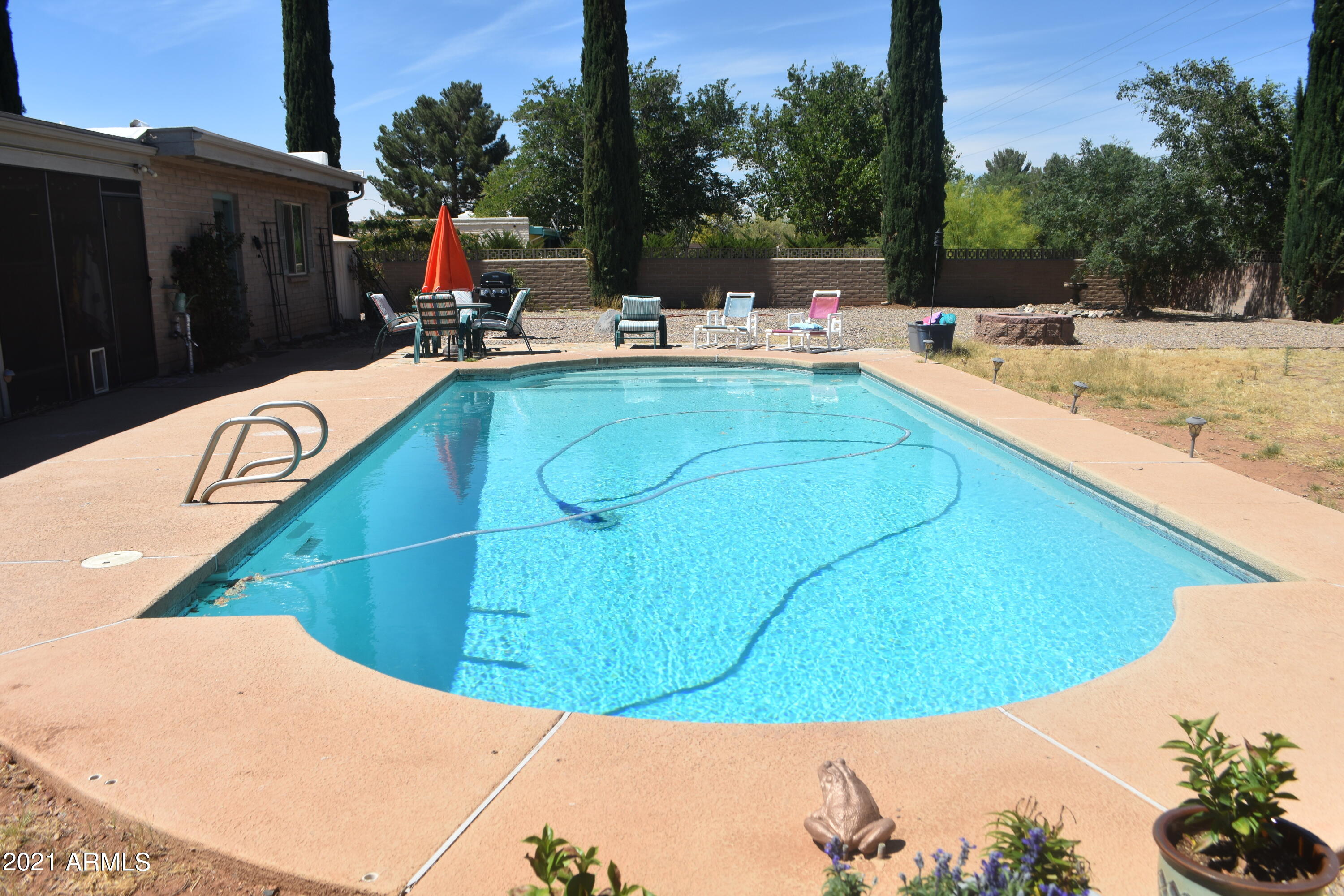 TOWN & COUNTRY ESTATES UNIT 6 - Residential