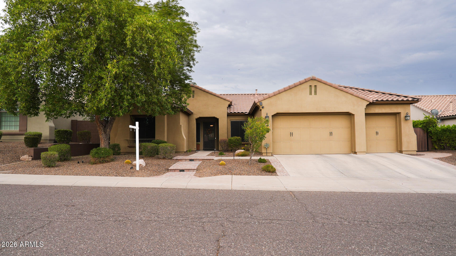 Gorgeous single-level NEXTGEN home on an oversized 10,000 sq ft lot in popular Stetson Valley! This 4 bed, 3.5 bath, plus office offers a split floor plan with 3 bedrooms, 2.5 baths and office in the main house and a sep detached casita w/ full bedroom, full bath, laundry and kitchenette. The open floor plan has a formal dining room, gourmet kitchen opening to the large great room with lots of natural light, wooden blinds and oversized primary suite with double vanities, separate toilet room and large walk in closet. Families are also drawn to the area because of the highly regarded schools serving the community. Inspiration Mountain School (K-8) is located within walking distance. The resort-like backyard offers mountain views, and a sparkling pool. Steps away from children's playground. This incredible gourmet kitchen includes all GE Monogram appliances including a 5 burner gas range with double ovens and a 42" wide oversized refrigerator.  New carpet and exterior paint in 2023.  New quartz kitchen island installed in 2023. 

Living in Stetson Valley's most sought-after master-planned community, residents enjoy a unique combination of luxury homes, mountain views, hiking trails, excelling schools, shopping, and freeway access to both 101 and I-17 while maintaining a quiet and peaceful neigbhorhood experience.  Stetson Valley is just minutes from the Deem Hills Recreation Area which offers miles of hiking throughout the Sonoran Preserve, mountain biking, trail running, and spectacular desert scenery. In addition to Deem Hills, the Thunderbird Conservation Park and Cave Creek Regional Park are just a short drive away and also provide exceptional hiking, biking, wildlife, and outdoor recreation activities.