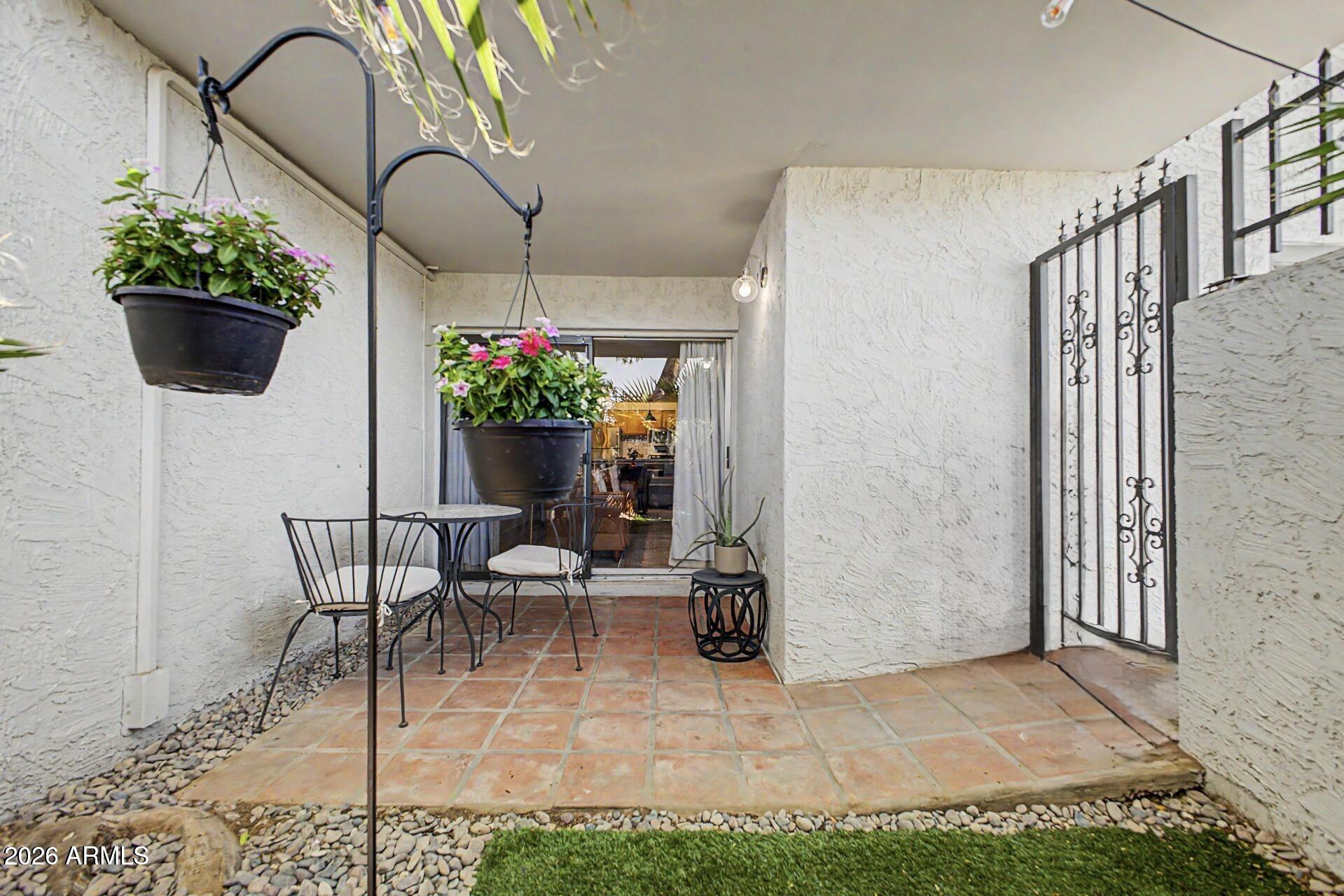CIENTO CONDOMINIUMS - Residential
