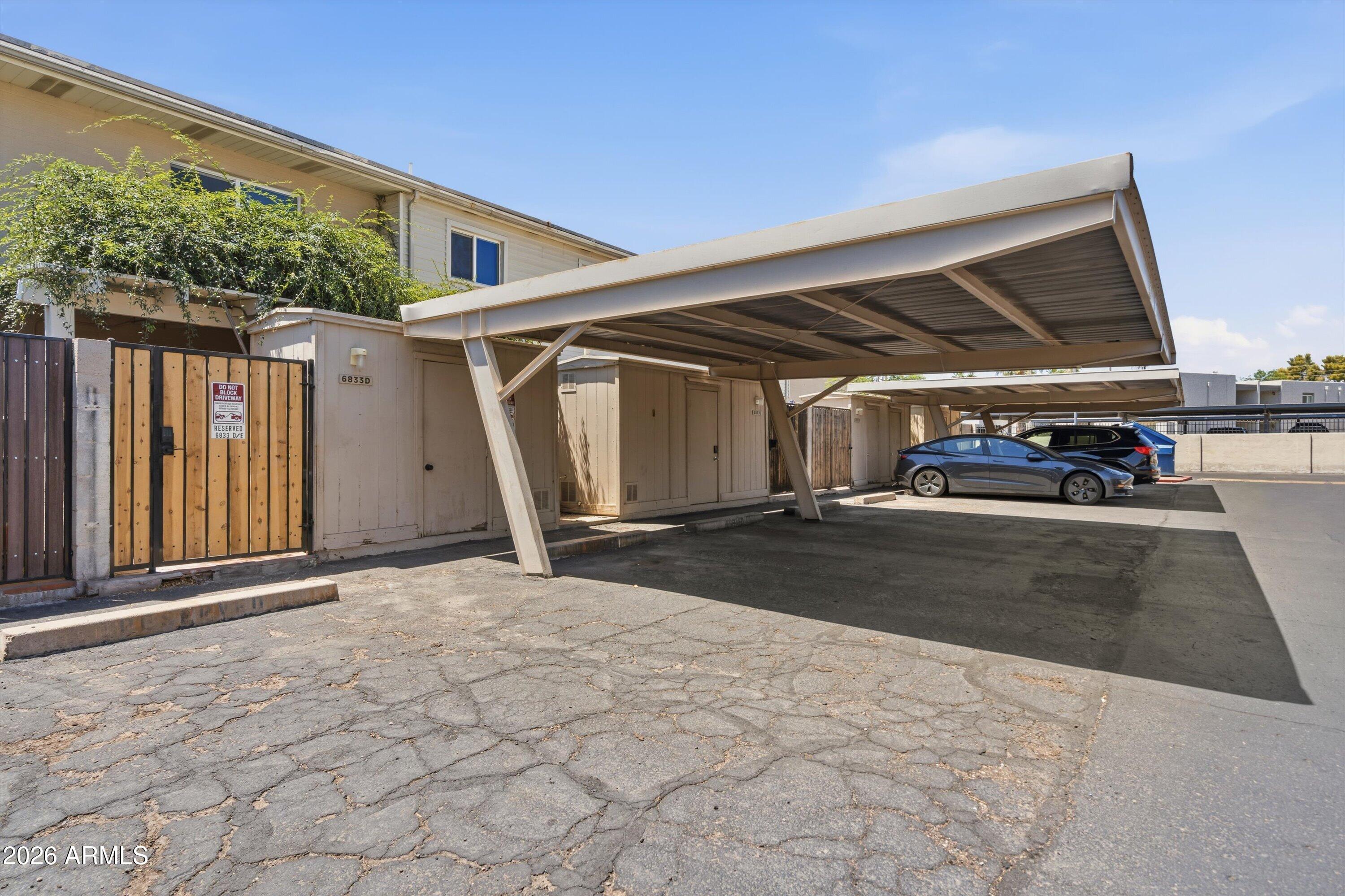 CASA GRANADA TOWNHOUSES - Residential