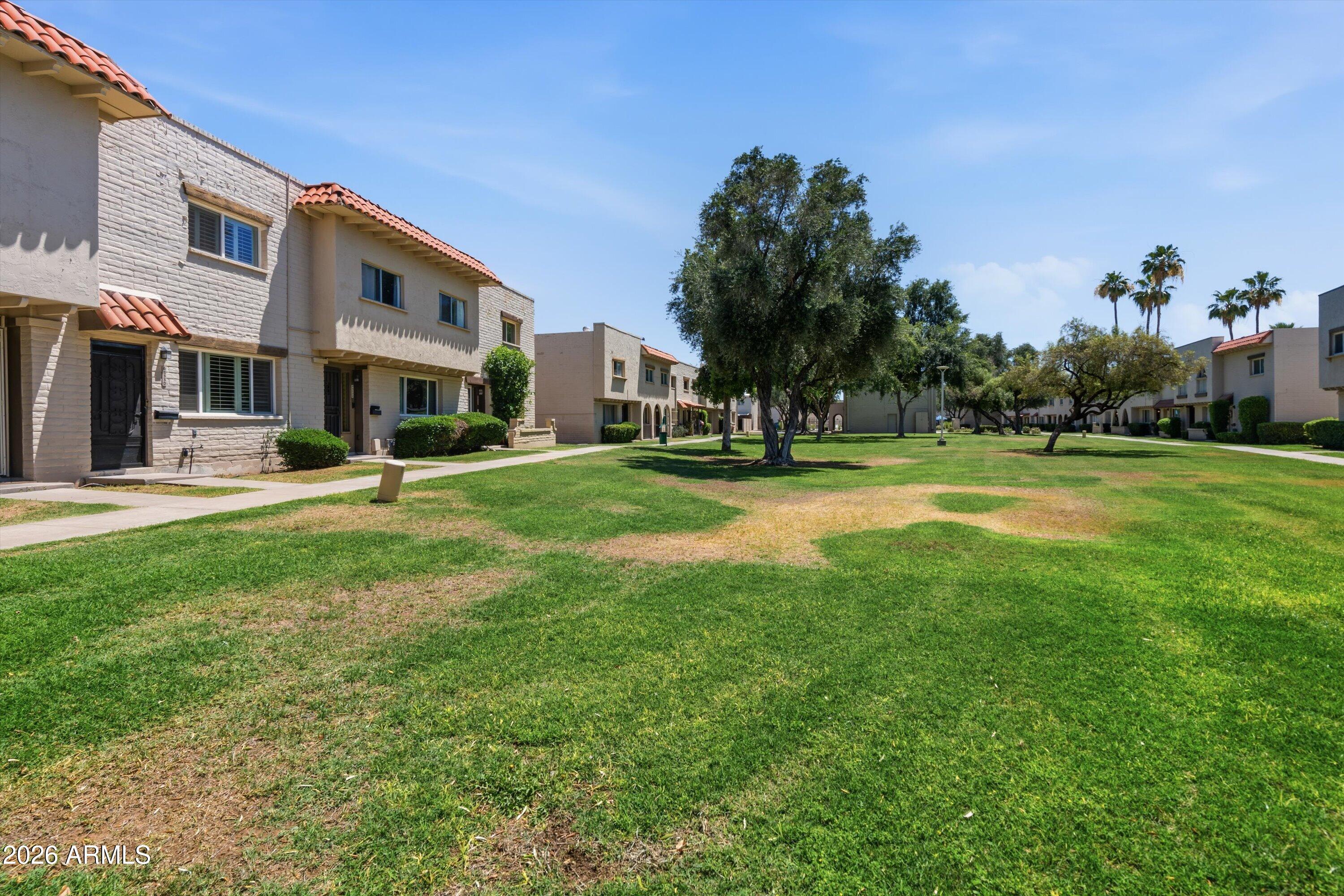 CASA GRANADA TOWNHOUSES - Residential