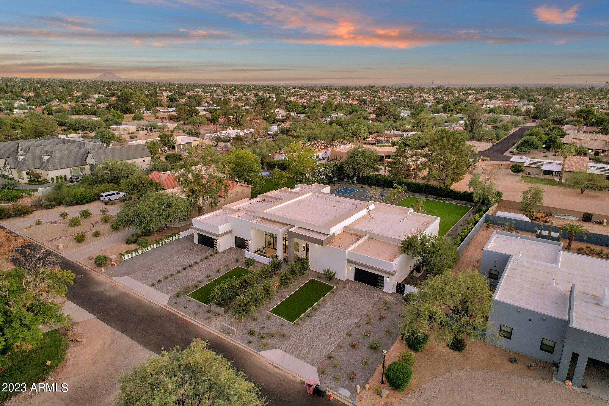 LA TIERRA ESTATES AMD - Residential