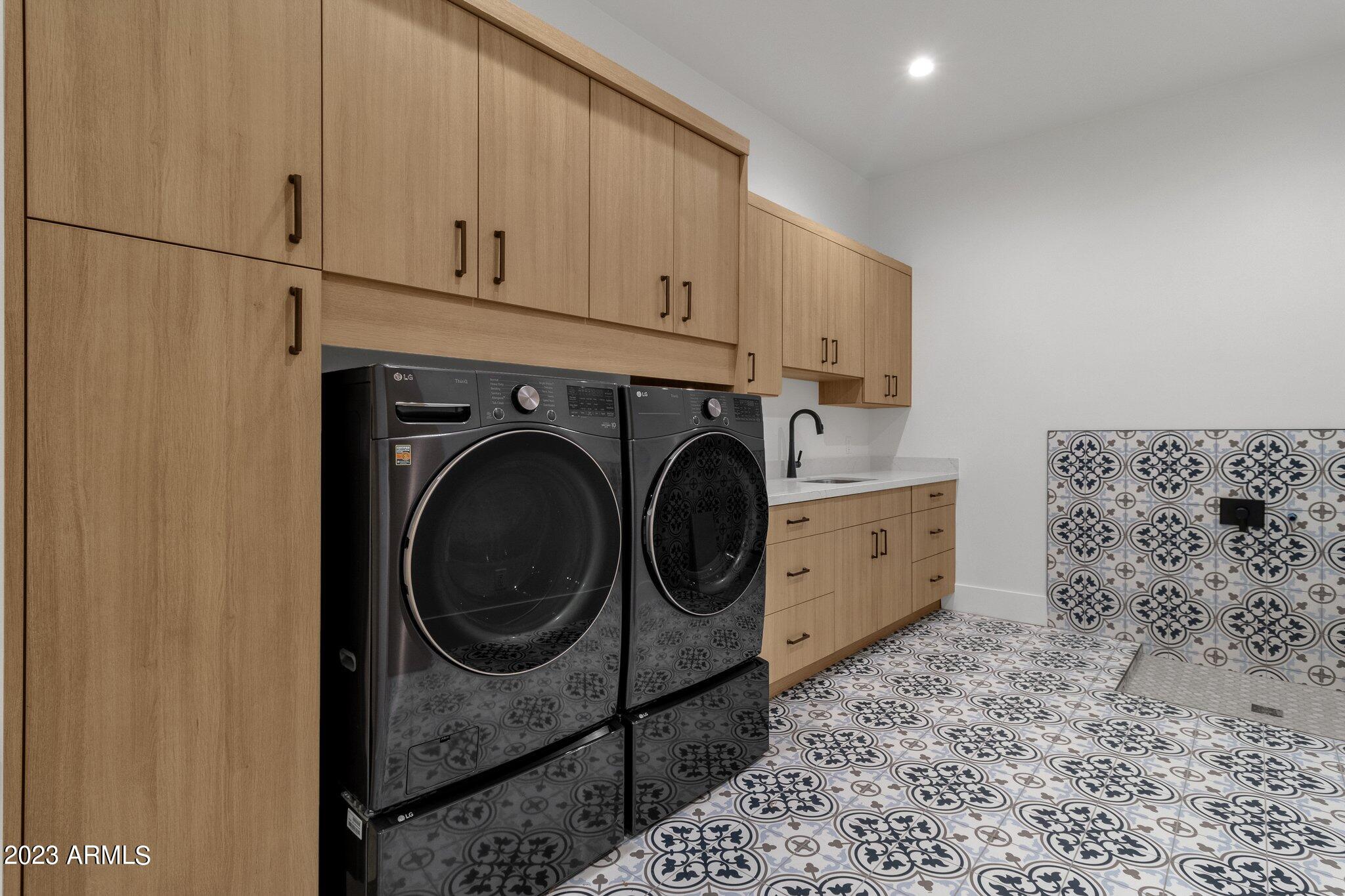 LA TIERRA ESTATES AMD - Residential