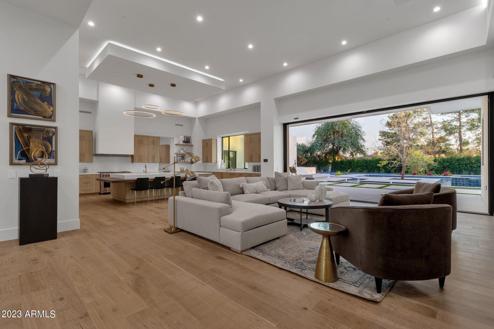 LA TIERRA ESTATES AMD - Residential