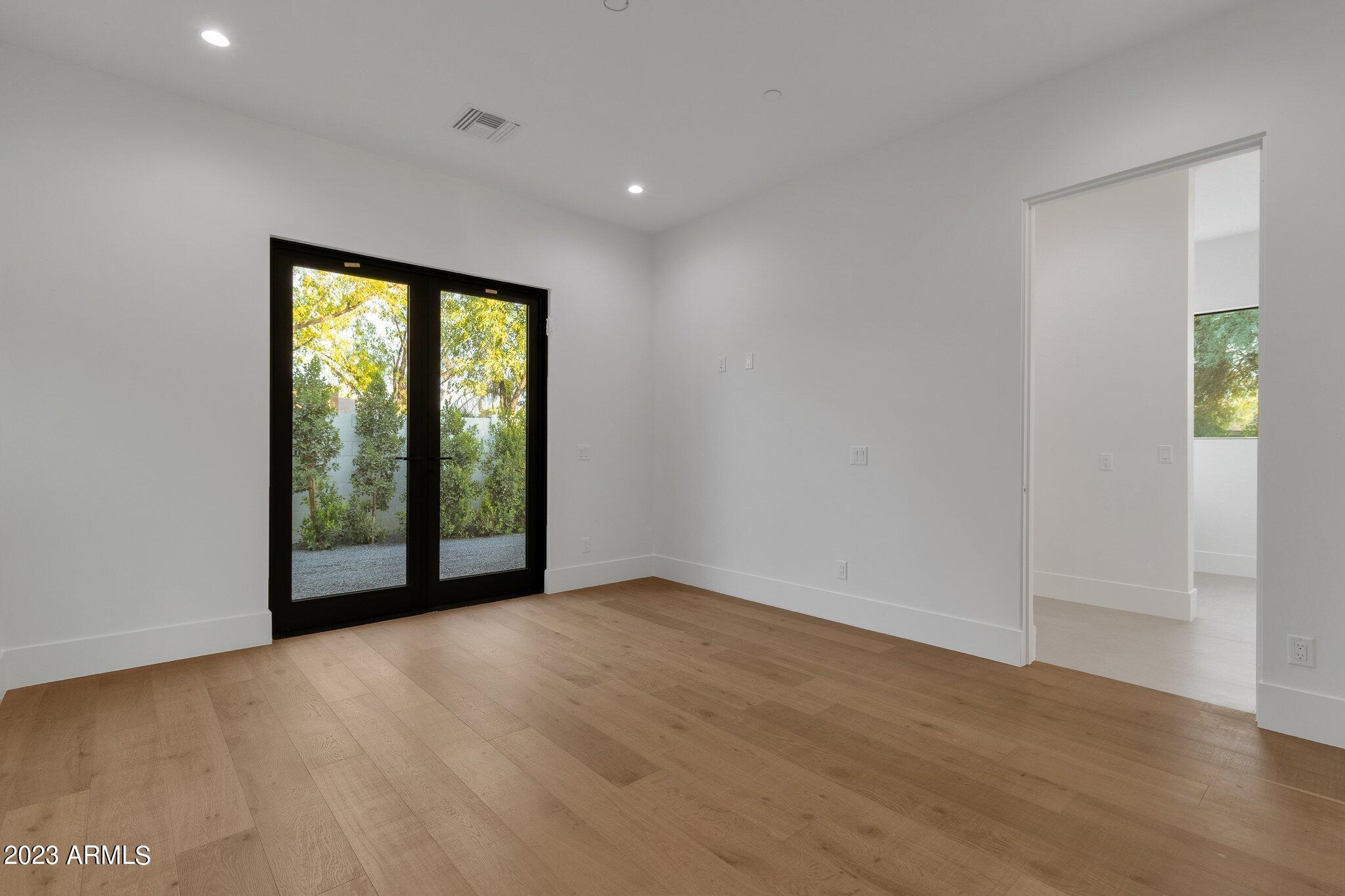 LA TIERRA ESTATES AMD - Residential