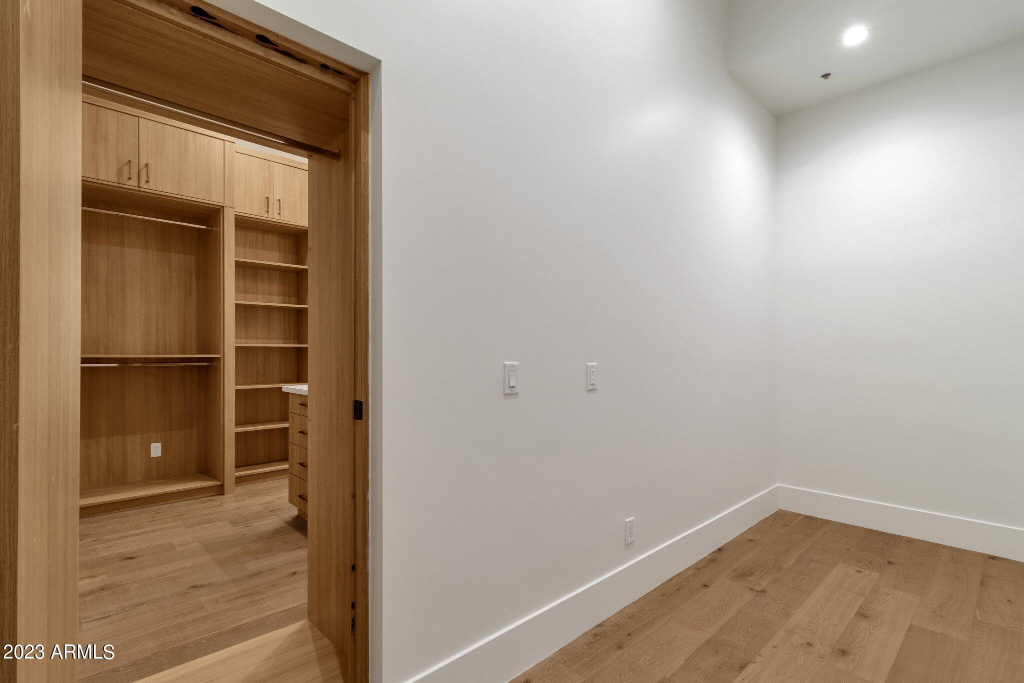 LA TIERRA ESTATES AMD - Residential
