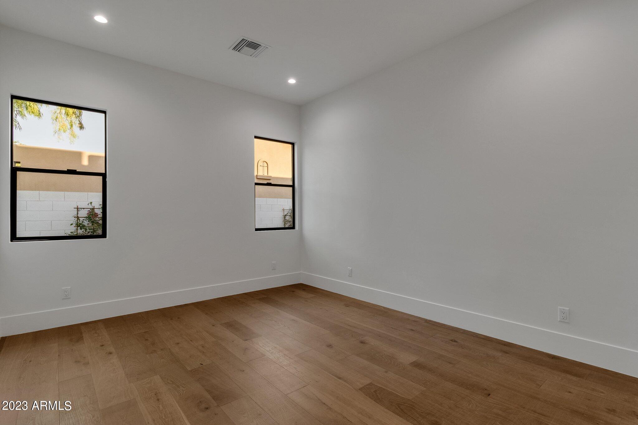 LA TIERRA ESTATES AMD - Residential