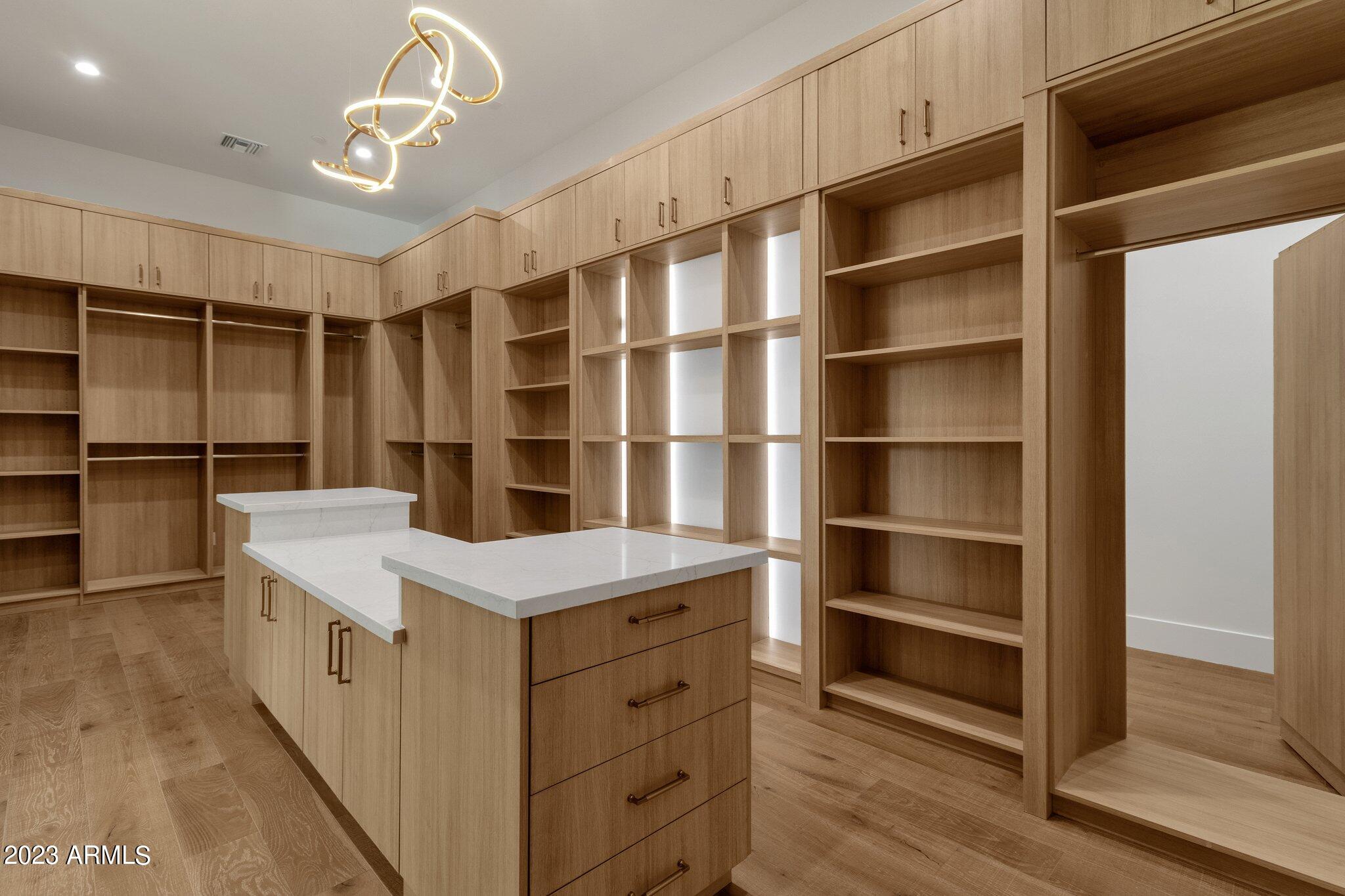 LA TIERRA ESTATES AMD - Residential