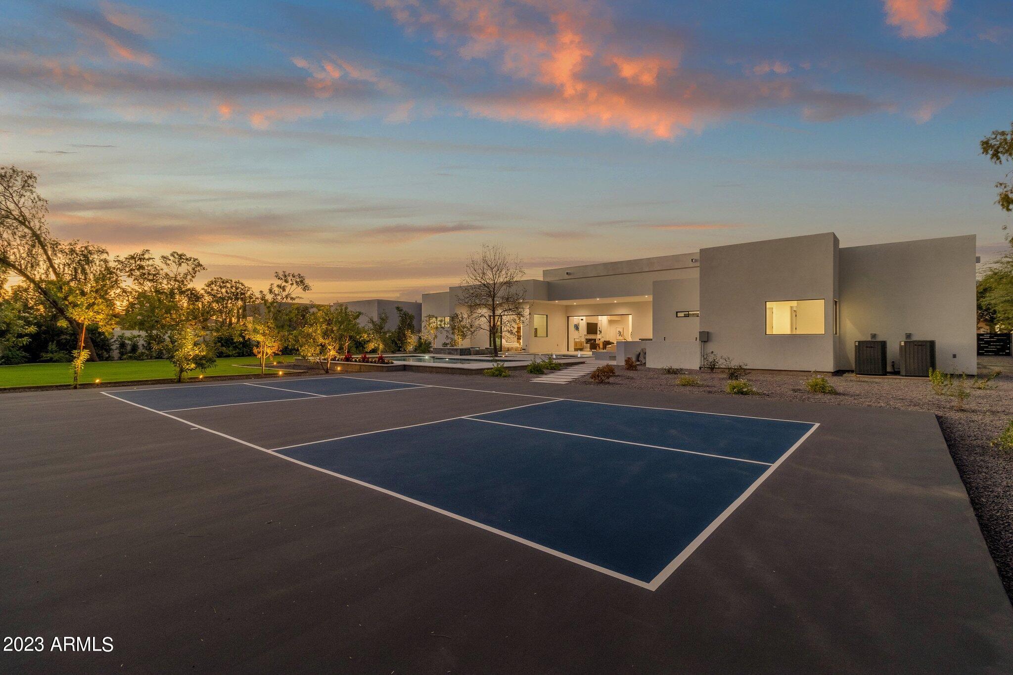 LA TIERRA ESTATES AMD - Residential