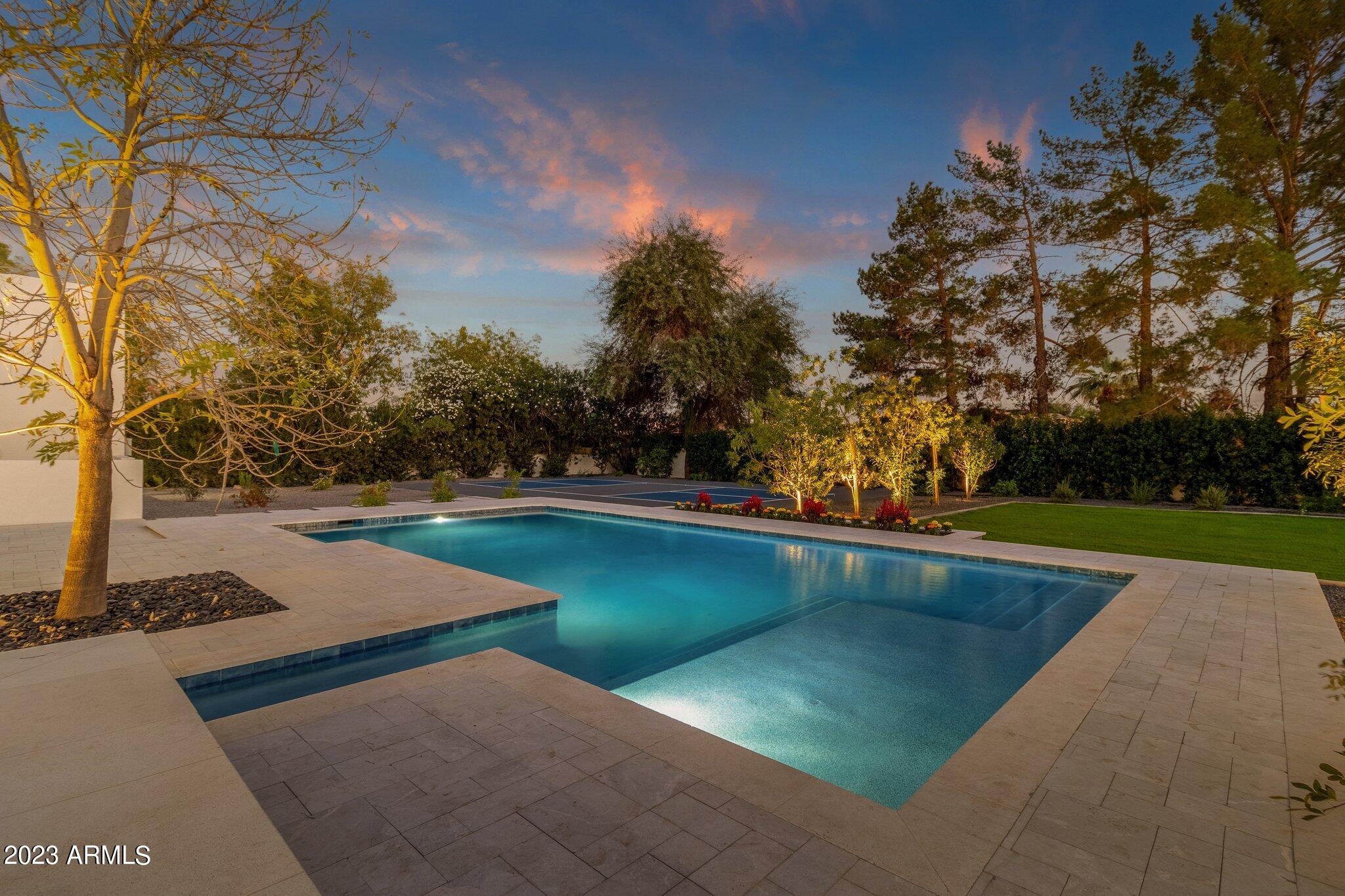 LA TIERRA ESTATES AMD - Residential