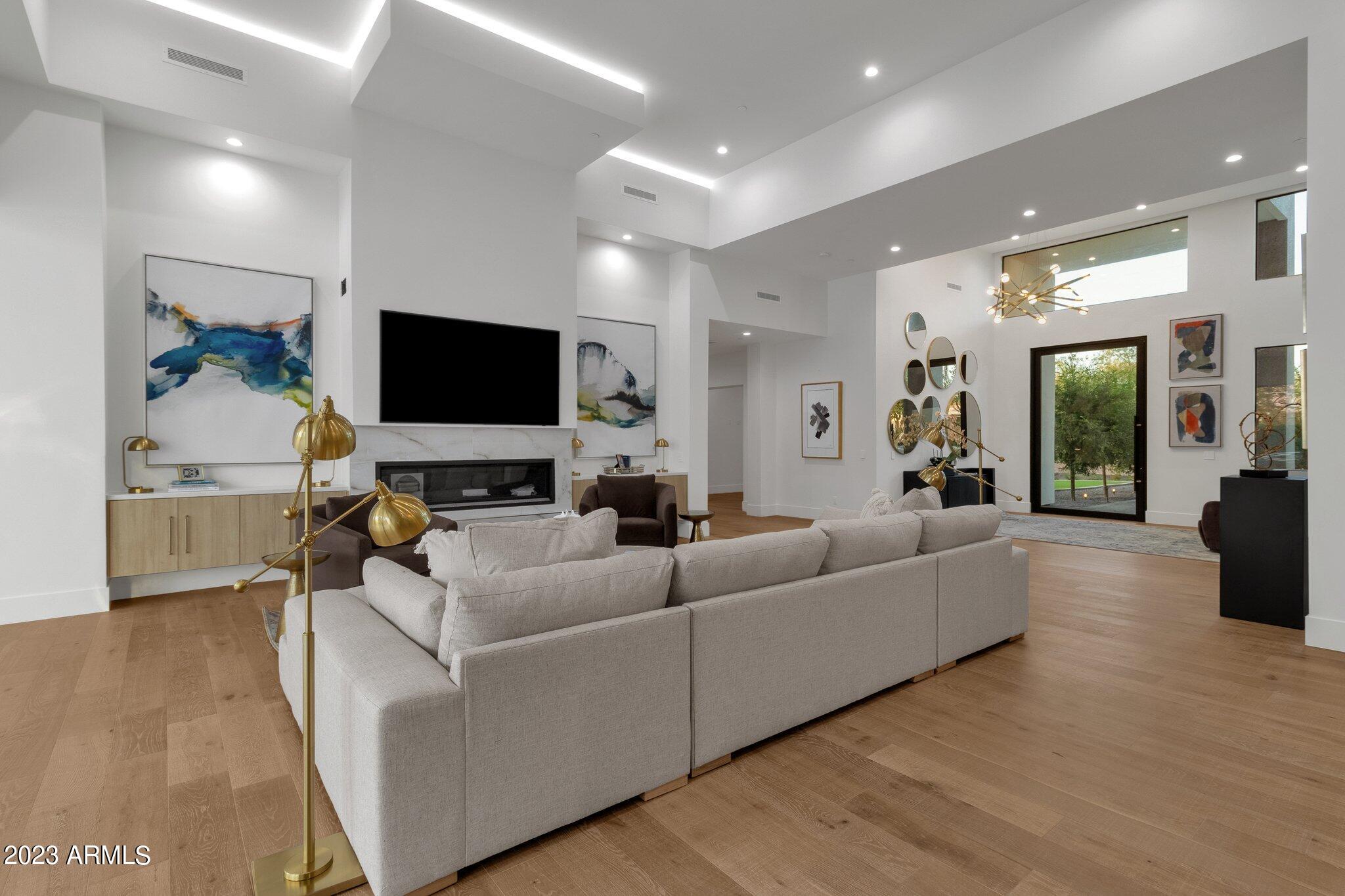 LA TIERRA ESTATES AMD - Residential