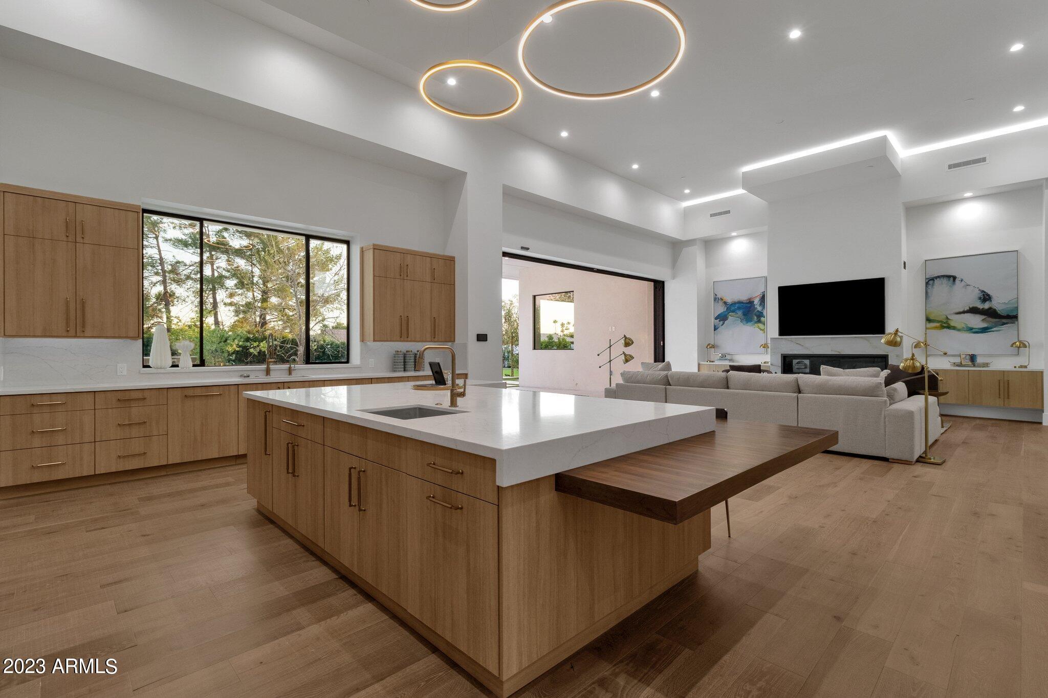 LA TIERRA ESTATES AMD - Residential