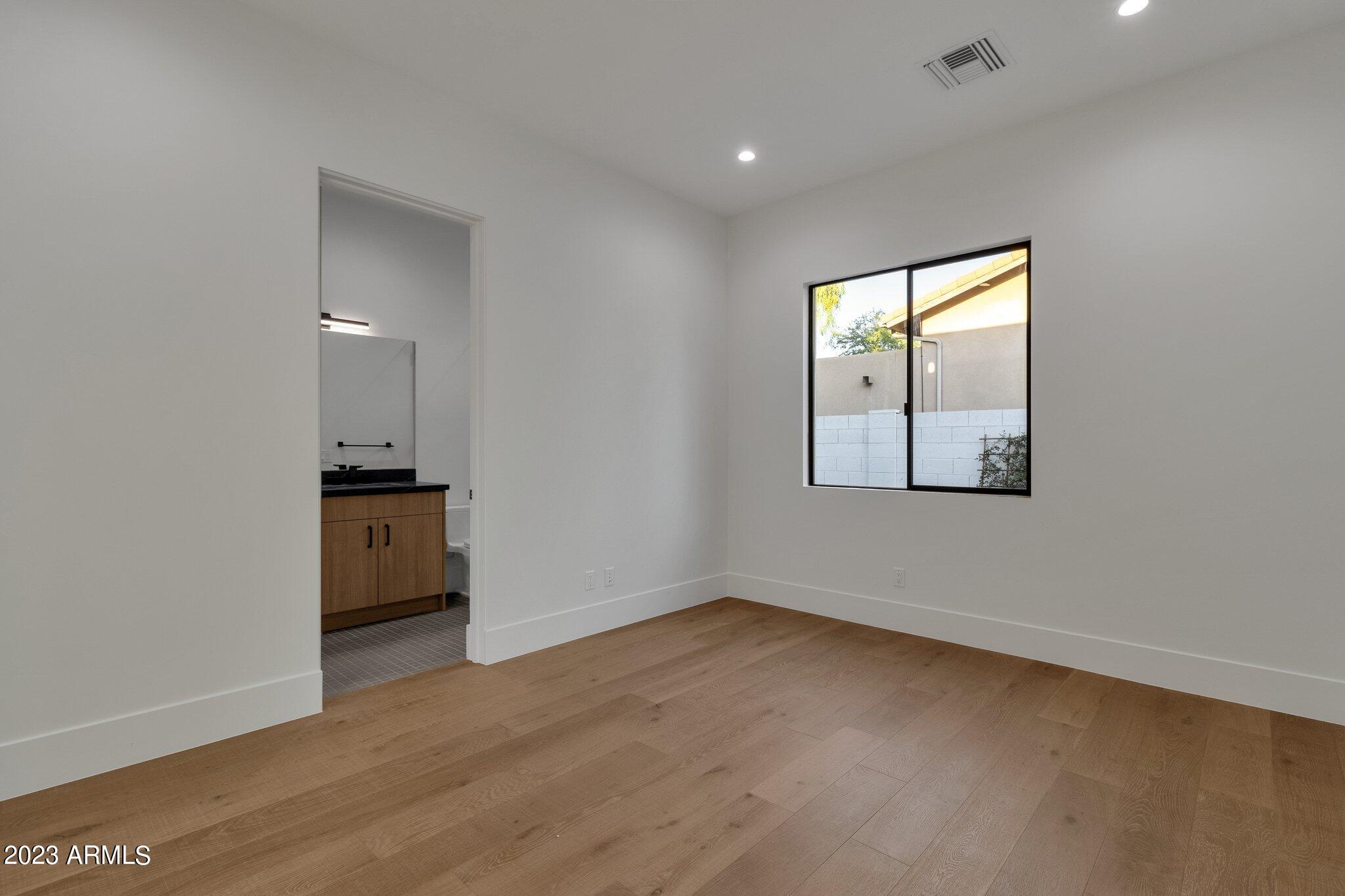 LA TIERRA ESTATES AMD - Residential