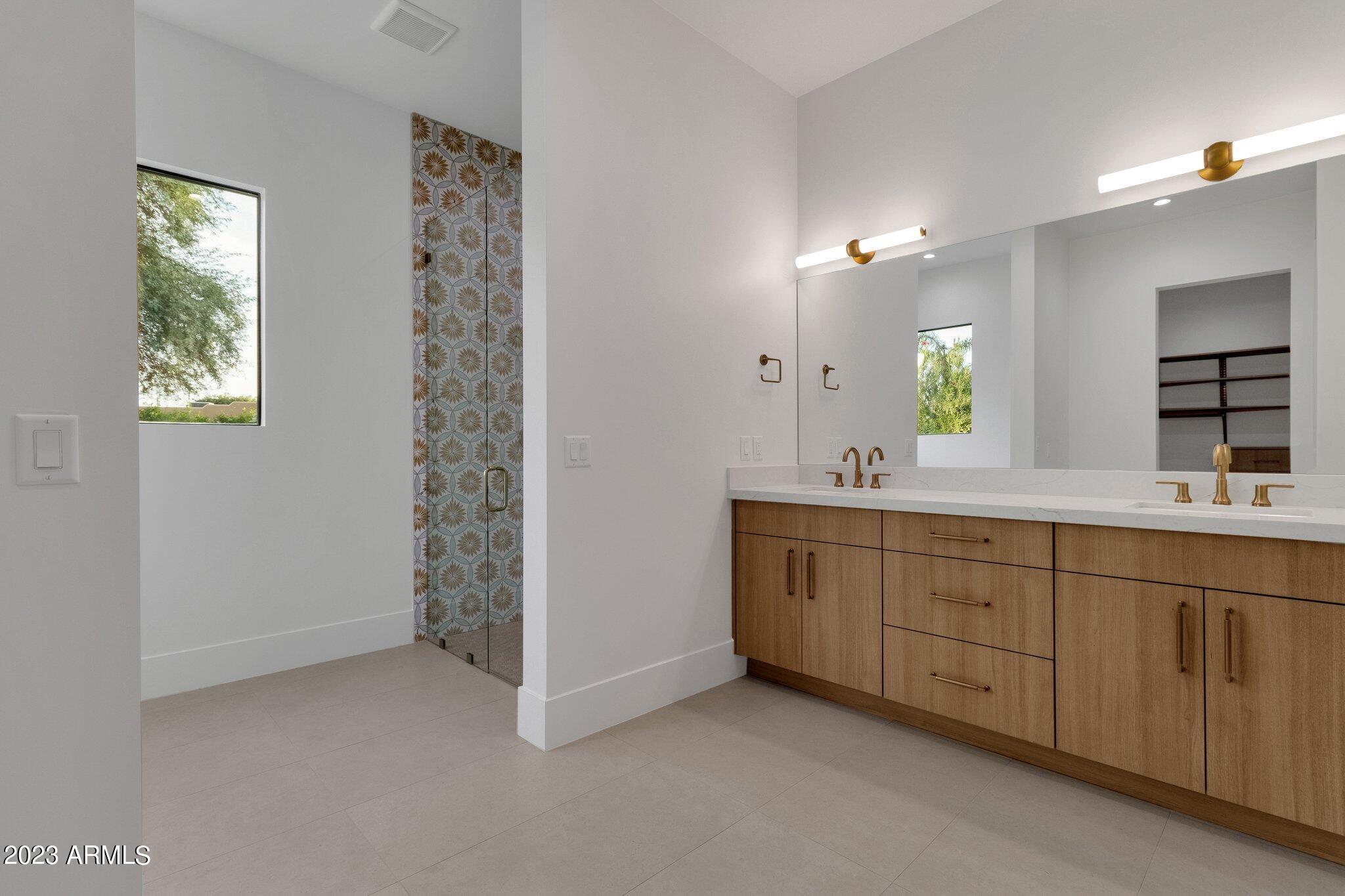LA TIERRA ESTATES AMD - Residential