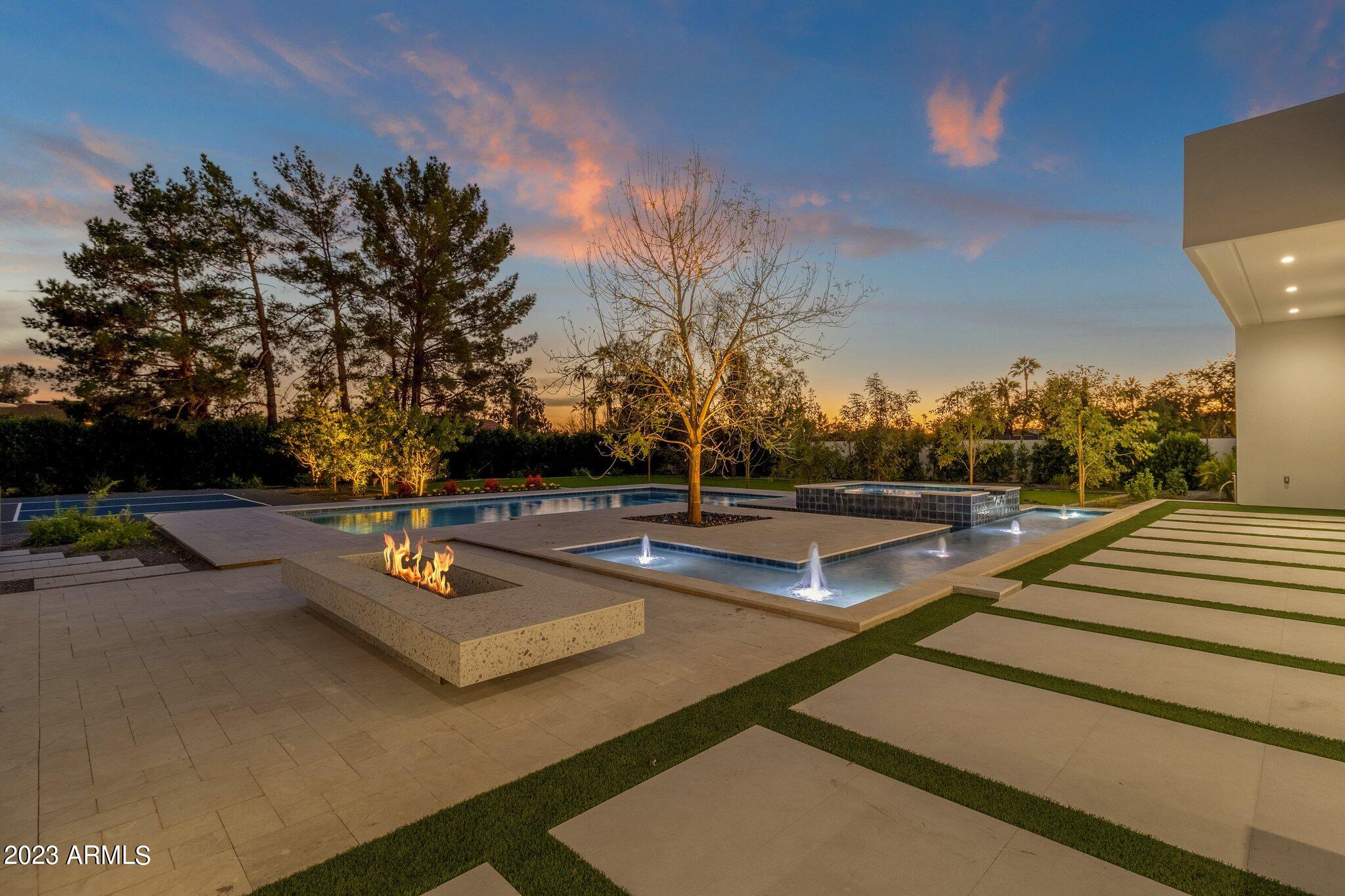 LA TIERRA ESTATES AMD - Residential