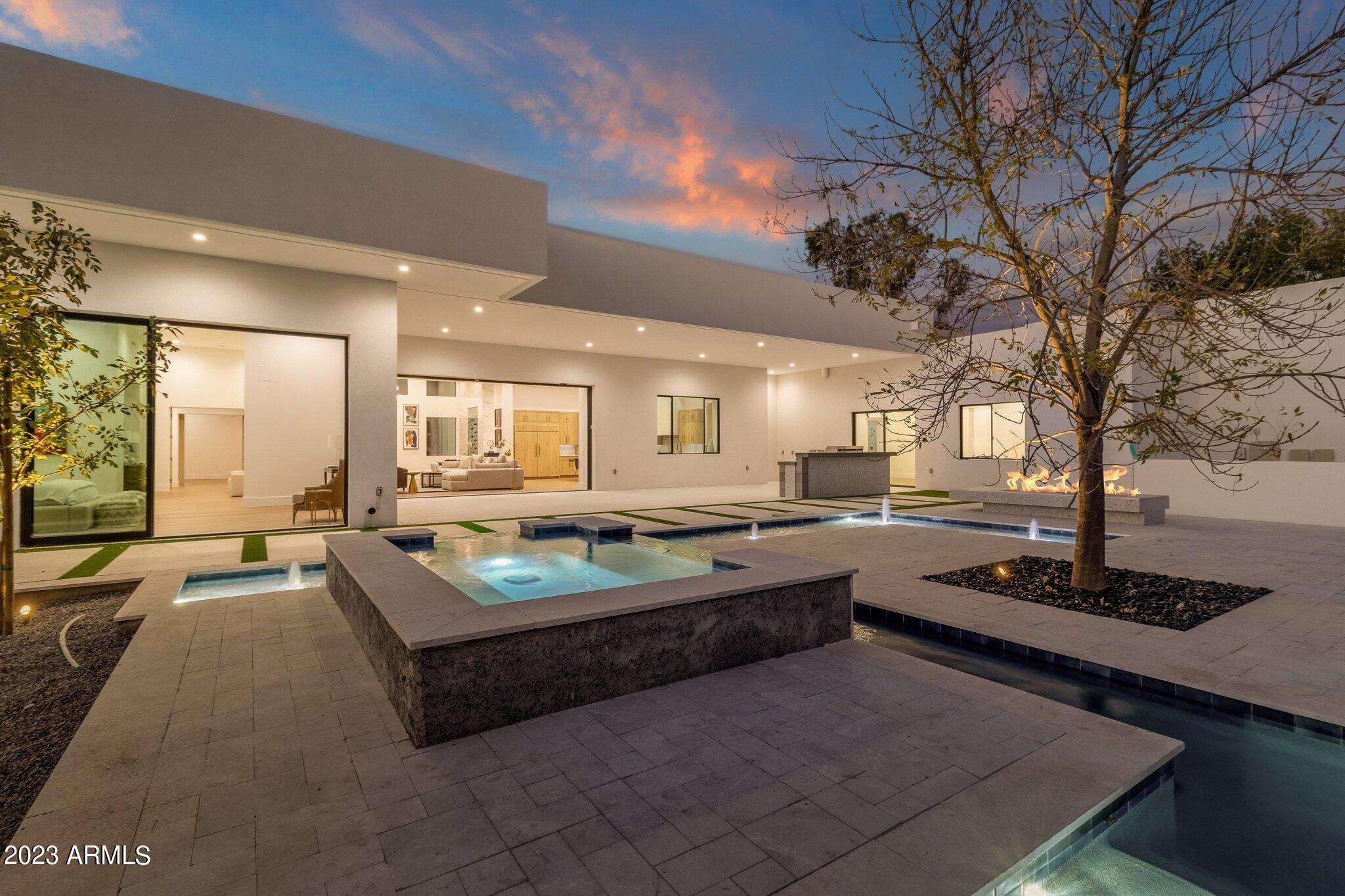 LA TIERRA ESTATES AMD - Residential