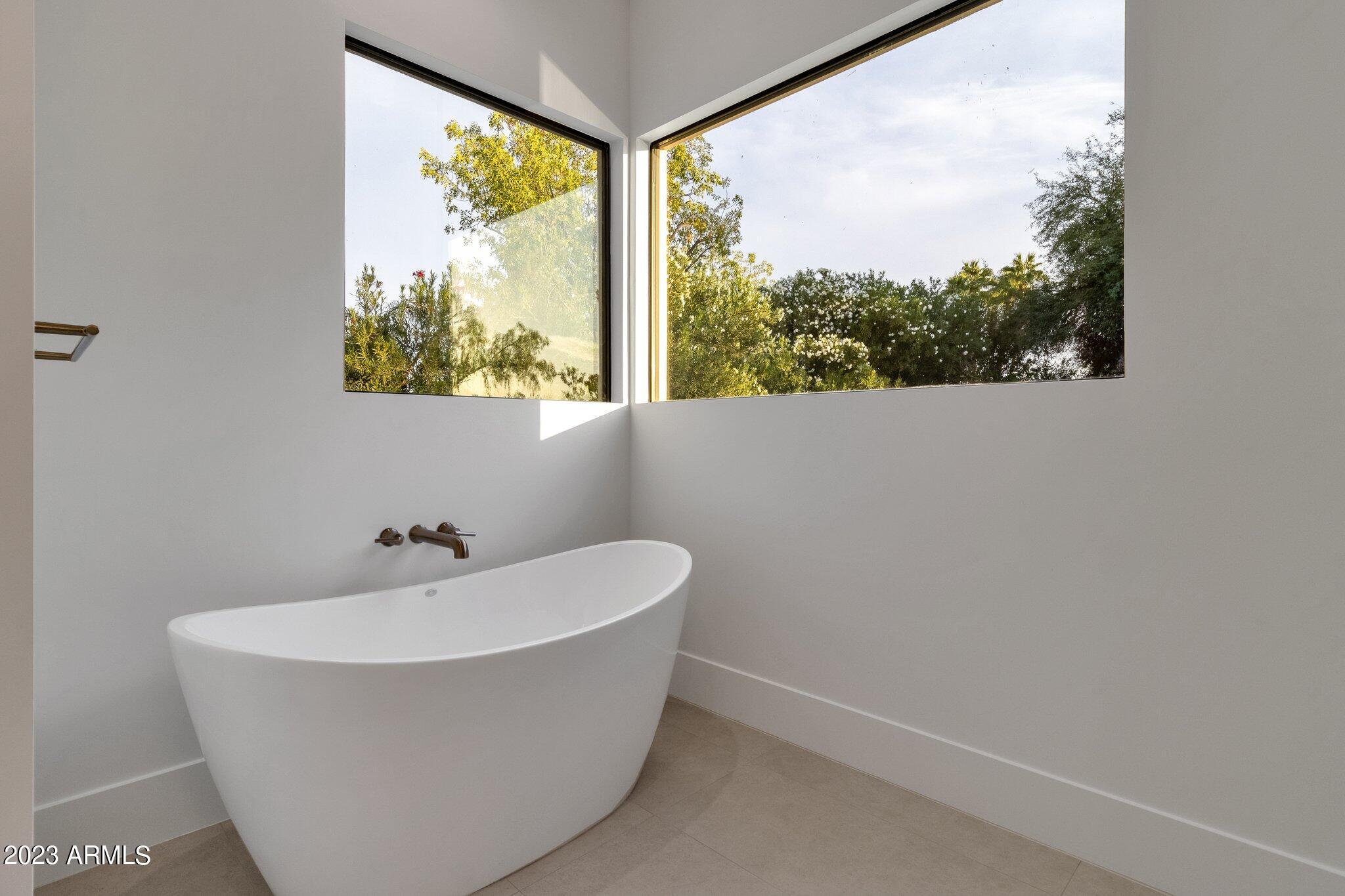 LA TIERRA ESTATES AMD - Residential