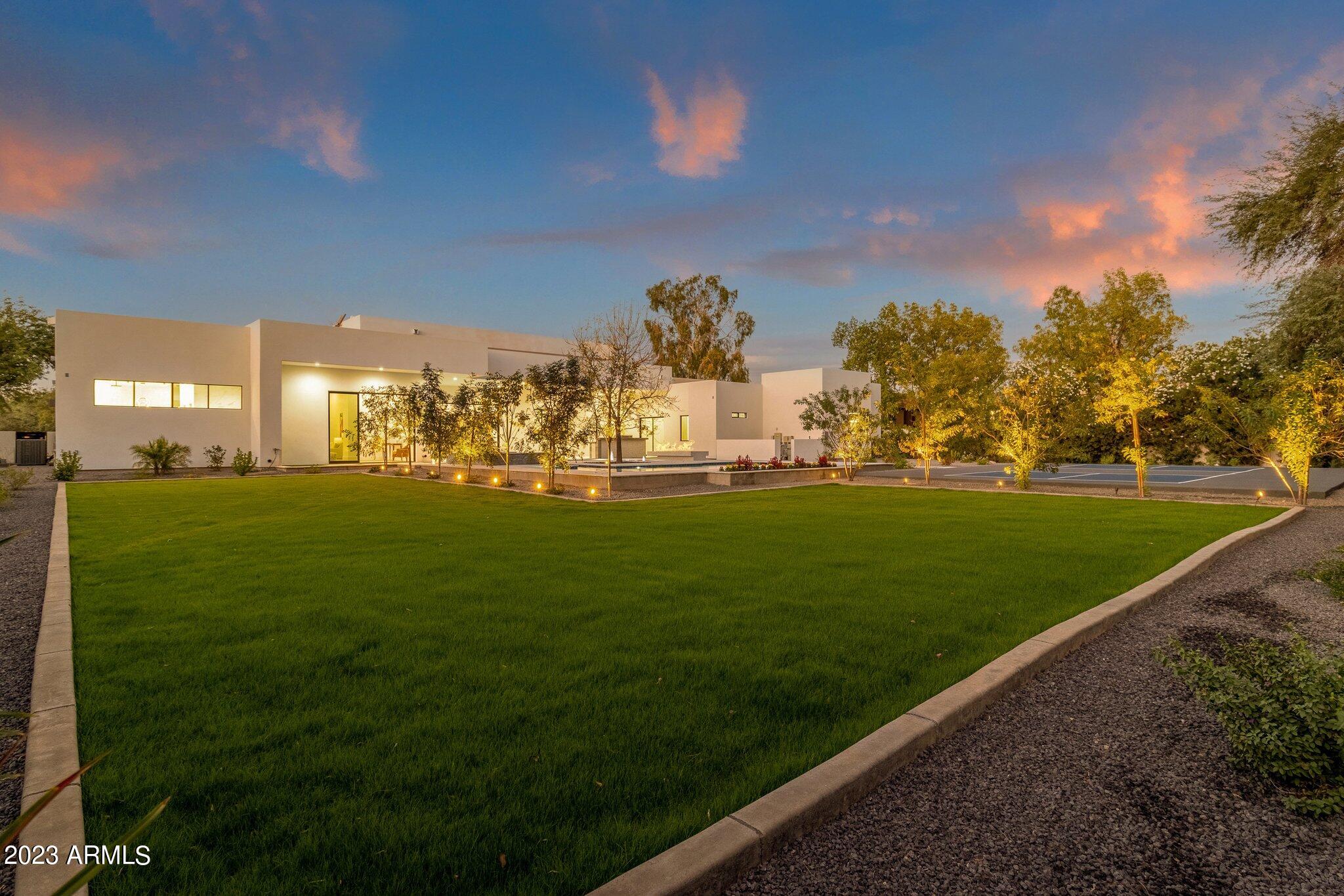 LA TIERRA ESTATES AMD - Residential