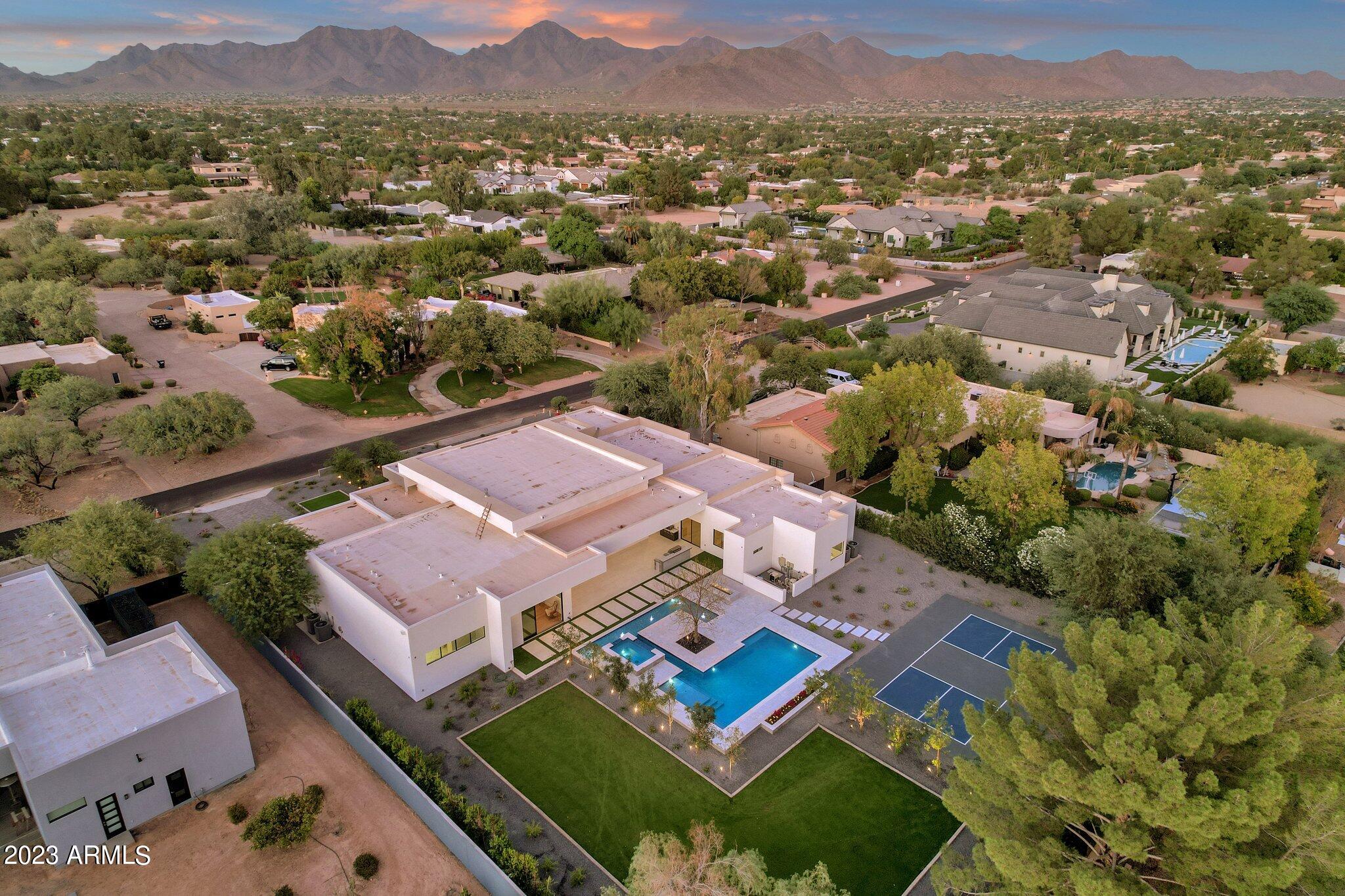LA TIERRA ESTATES AMD - Residential
