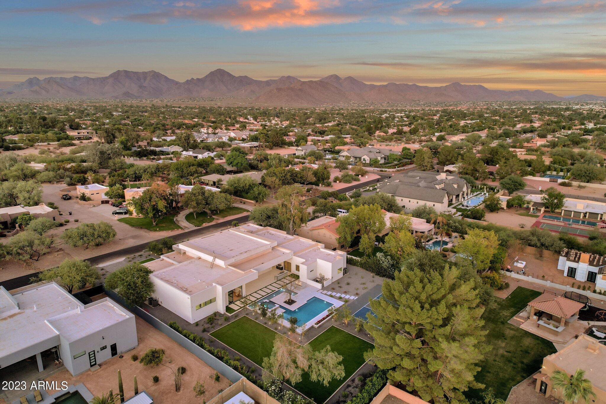 LA TIERRA ESTATES AMD - Residential