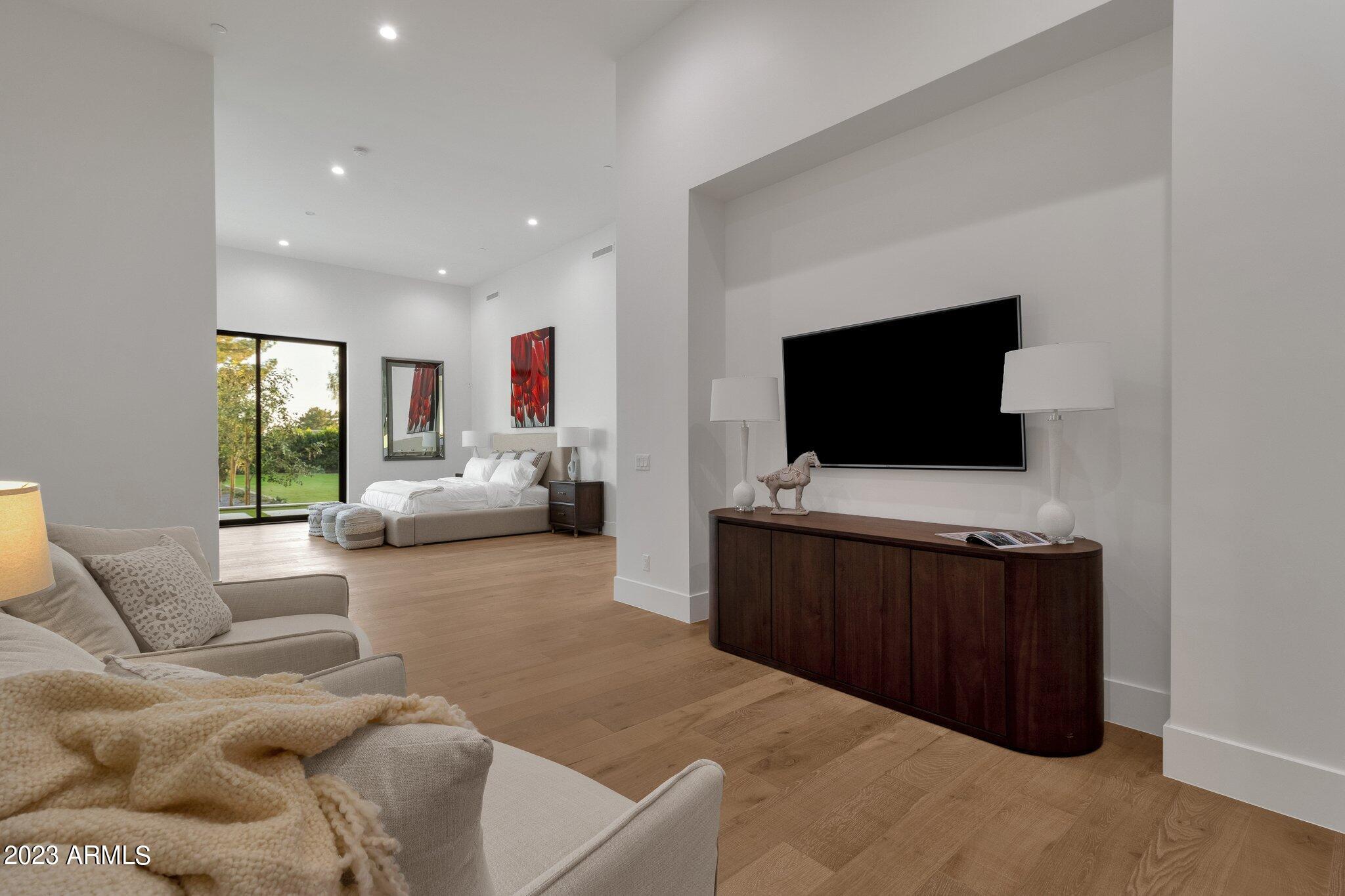 LA TIERRA ESTATES AMD - Residential