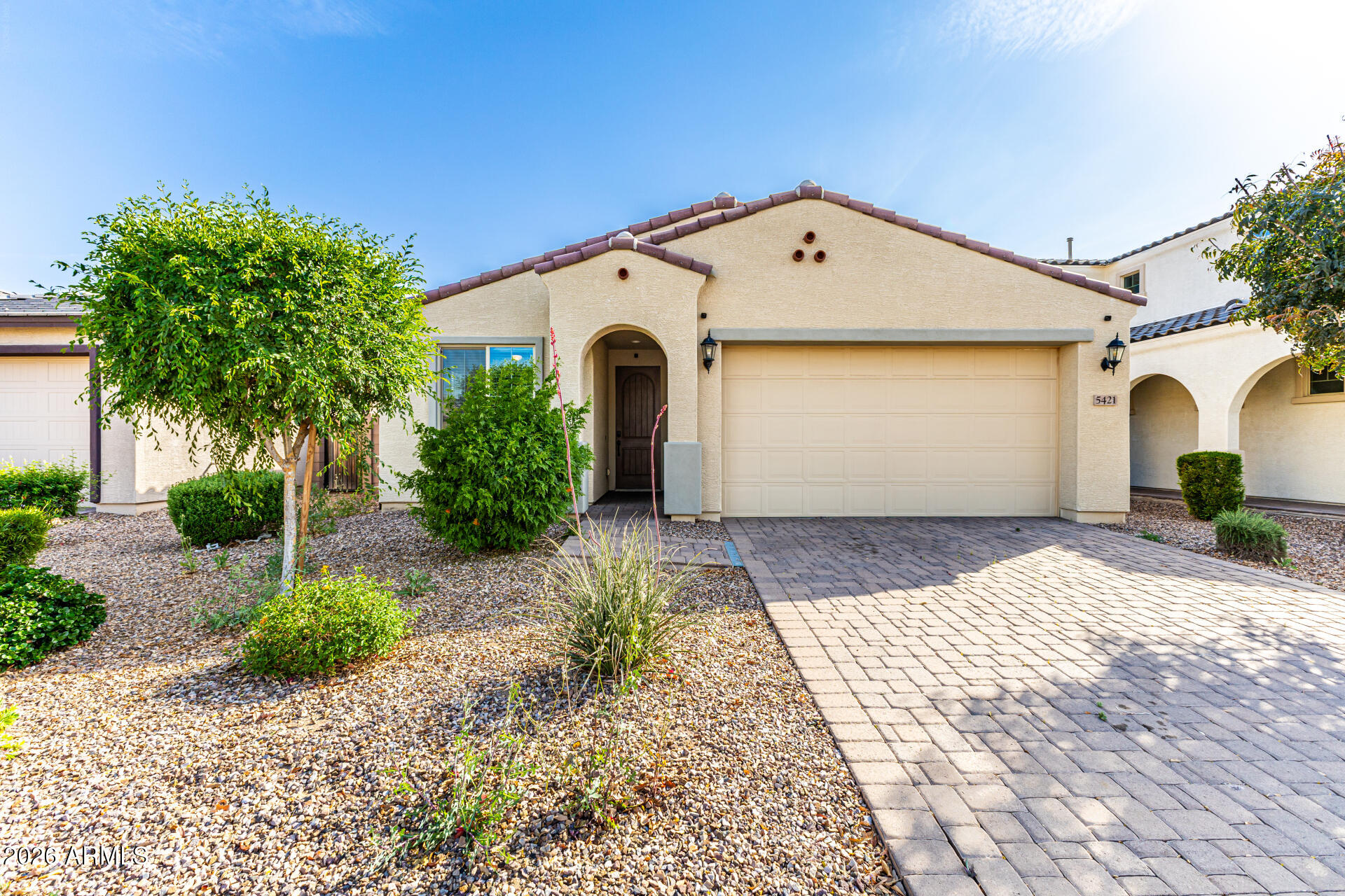 You are going to want to live in this beautiful Tierra Montana neighborhood. This single level 5 bedroom 3 bathroom home, was built in 2020 with all the latest and greatest updated energy efficient systems. Plenty of room to get comfortable and lots of rooms to share. This split floor plan works well with older kids and or in-laws. Brand new carpet throughout and freshly painted. Central vac system and gas cooktop for the Chefs of the family.