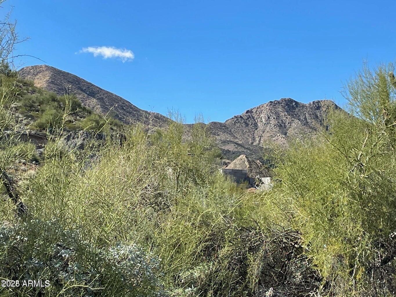 EAGLES NEST - Land