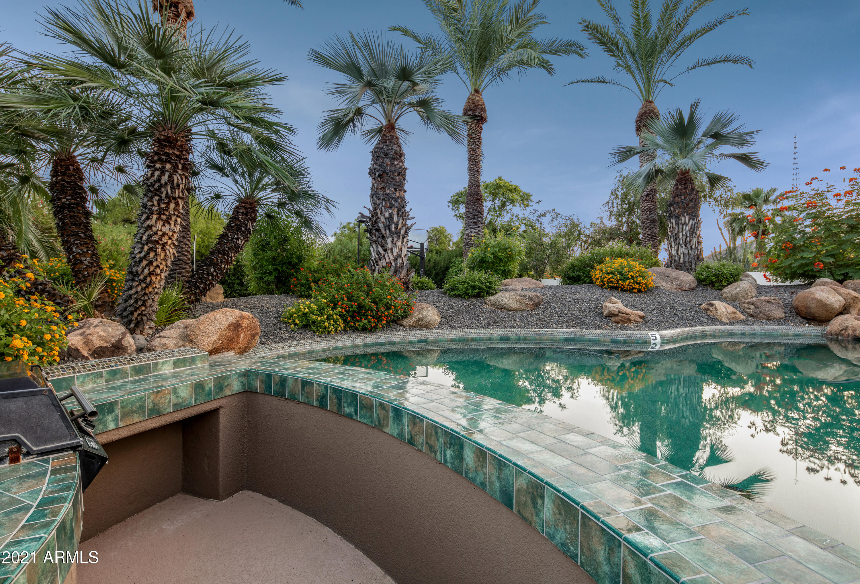 HUMMINGBIRD COURT - Residential