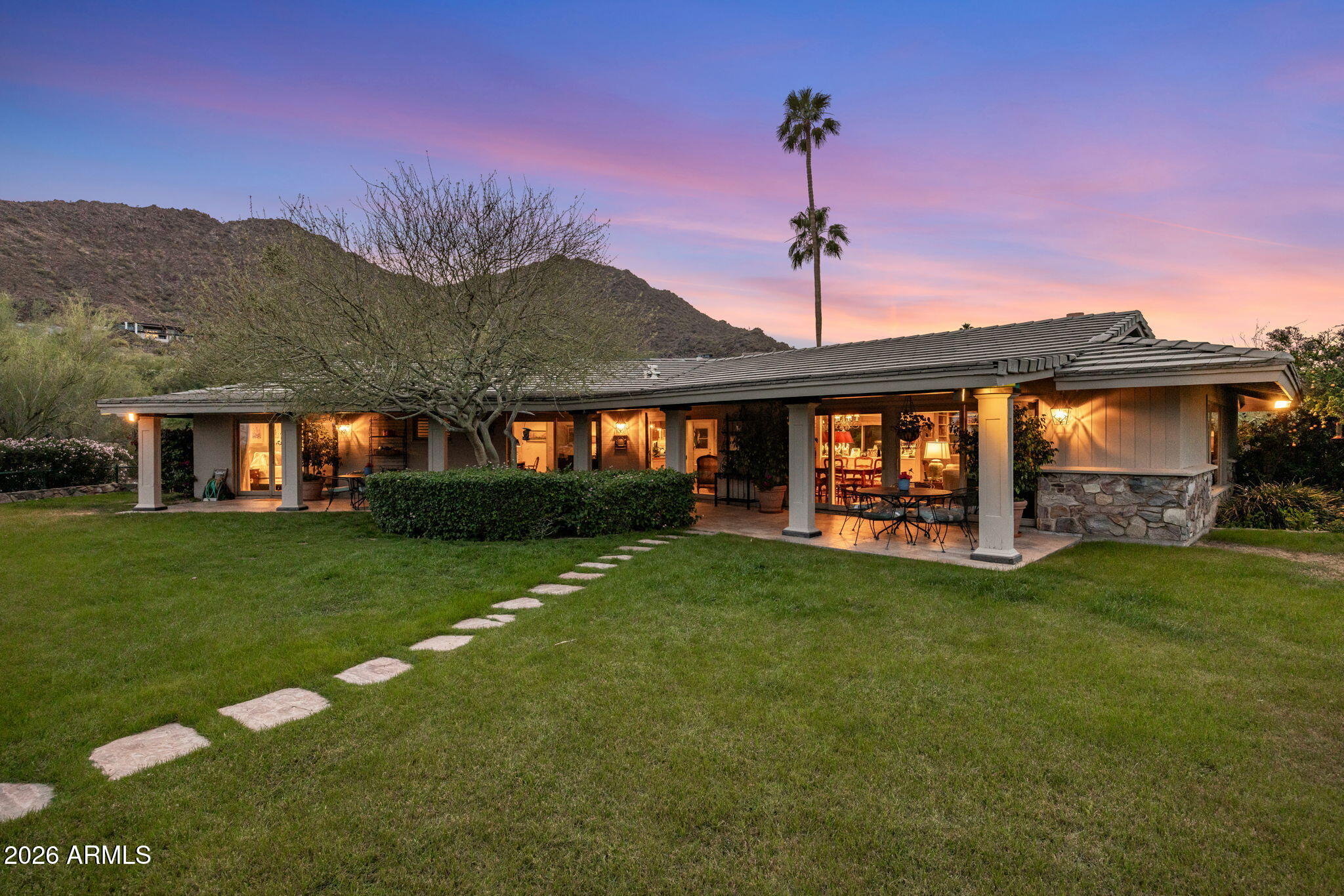 ROLLING HILLS - Residential