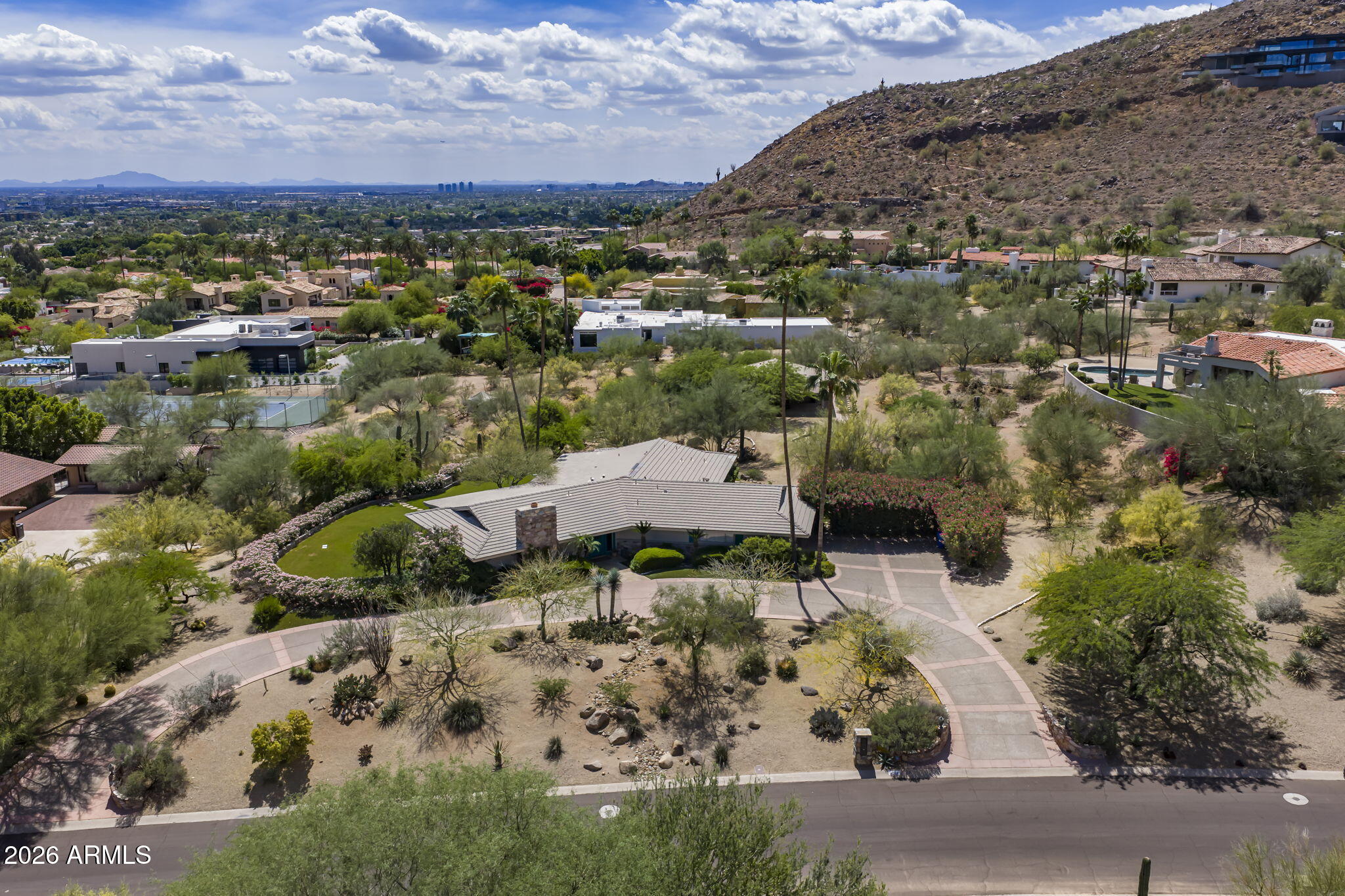 ROLLING HILLS - Residential