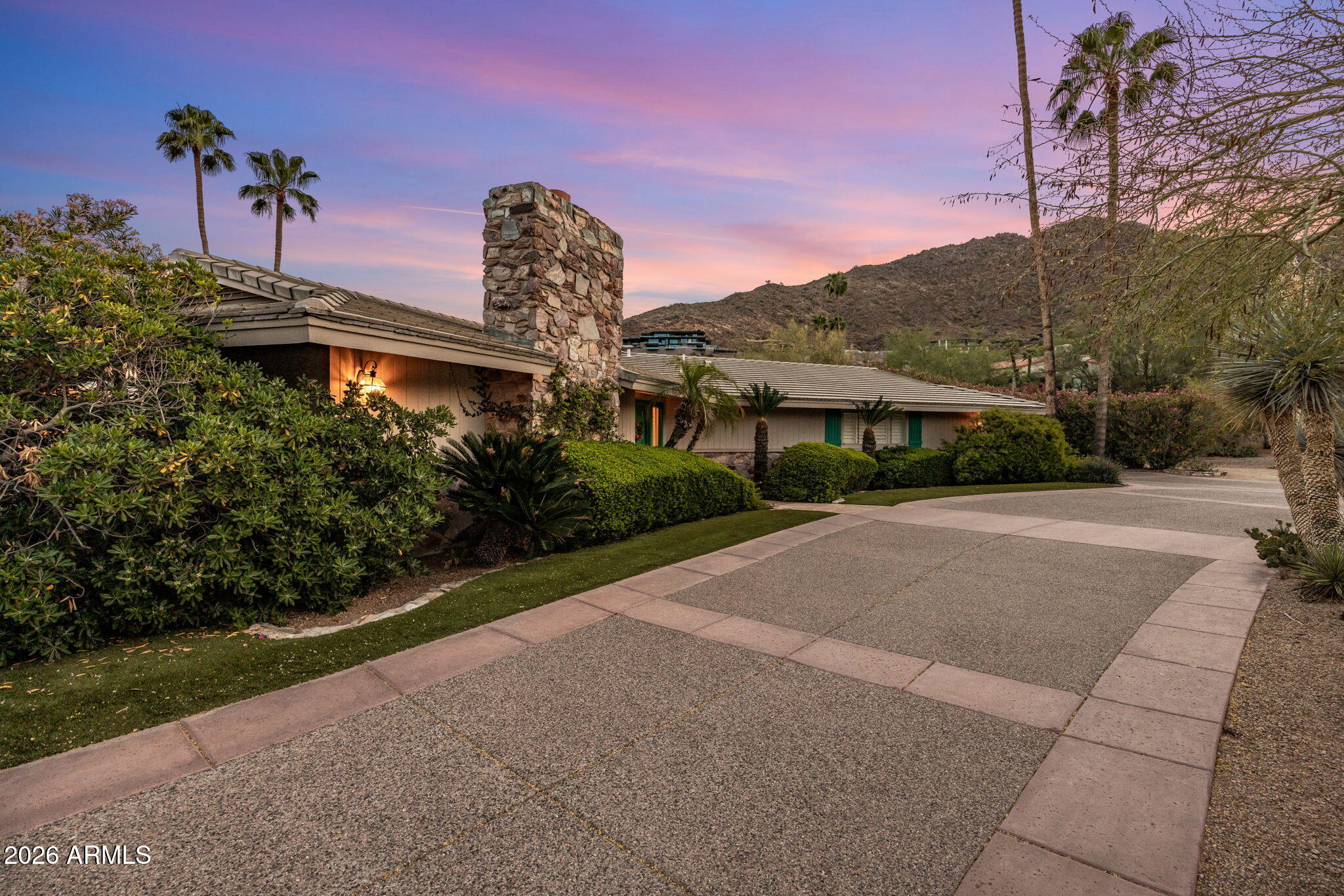 ROLLING HILLS - Residential