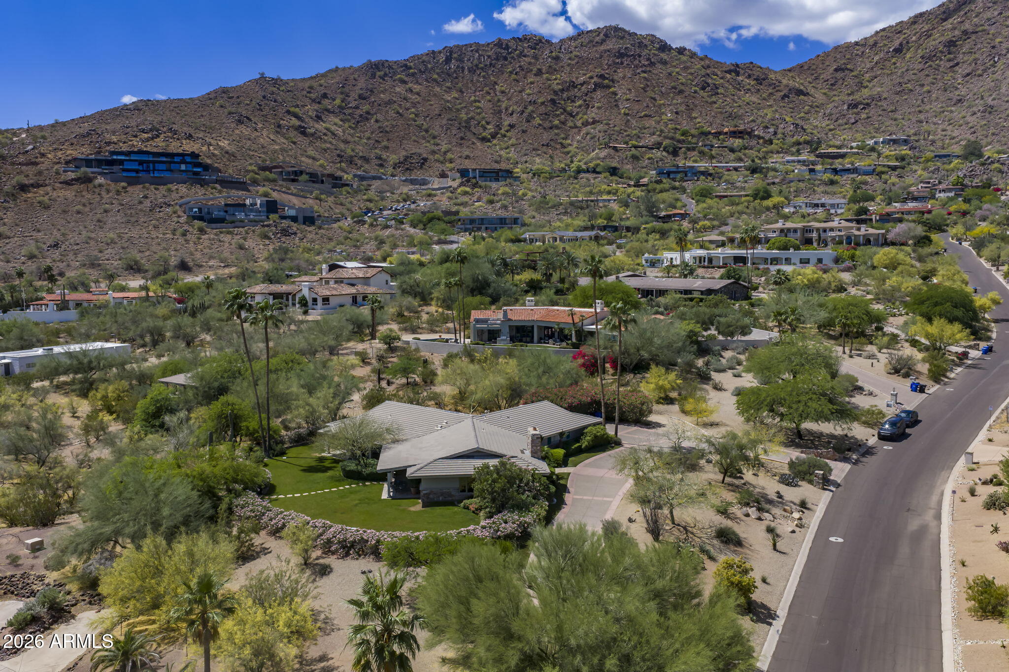 ROLLING HILLS - Residential