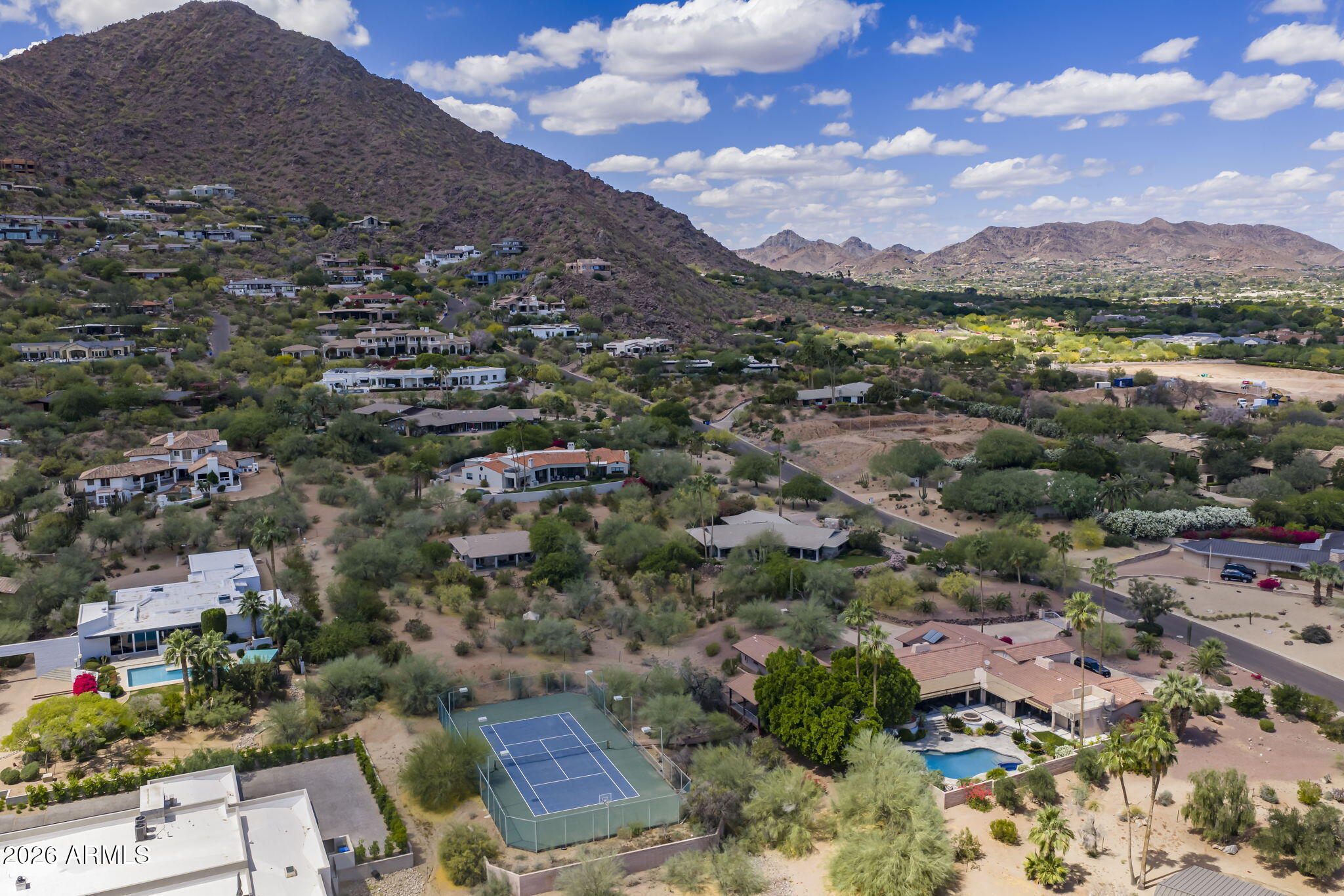 ROLLING HILLS - Residential