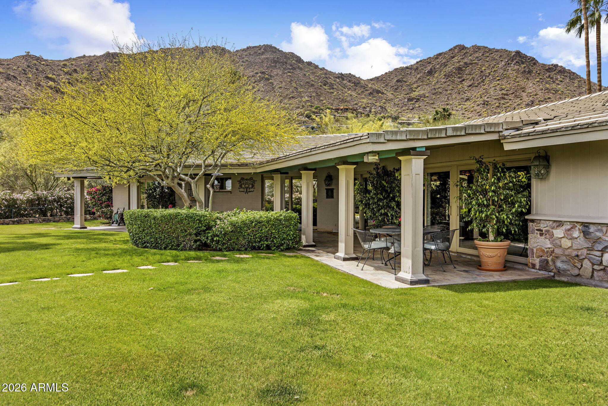 ROLLING HILLS - Residential